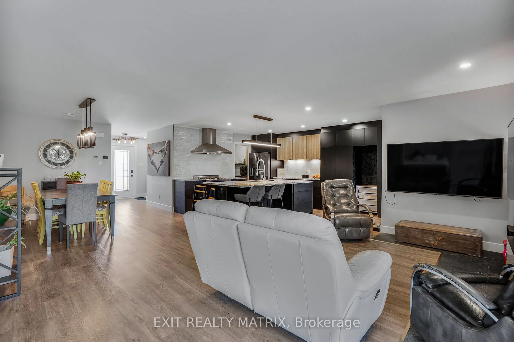 3515 Front Road E