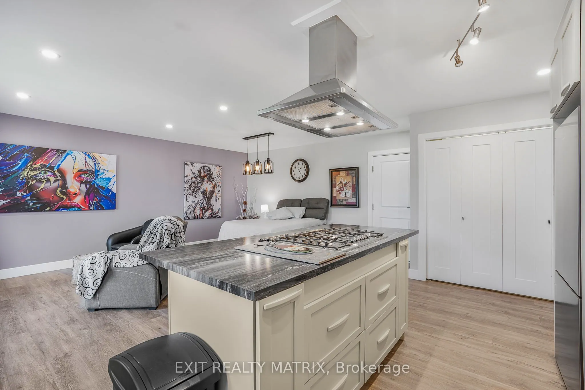 3515 Front Road E