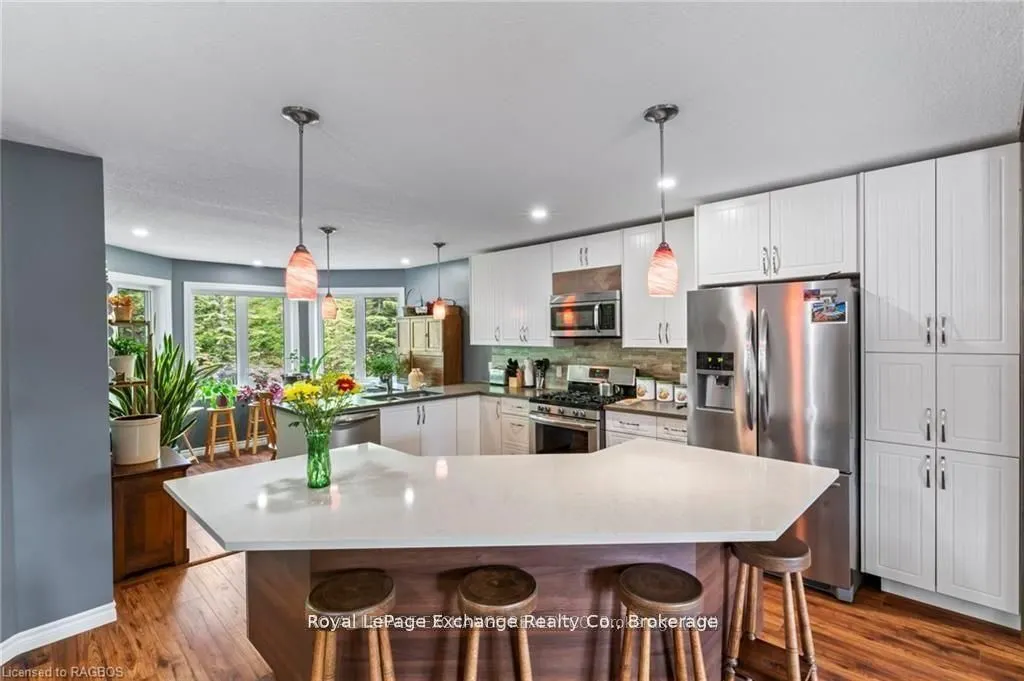 615 Cayuga Crescent
