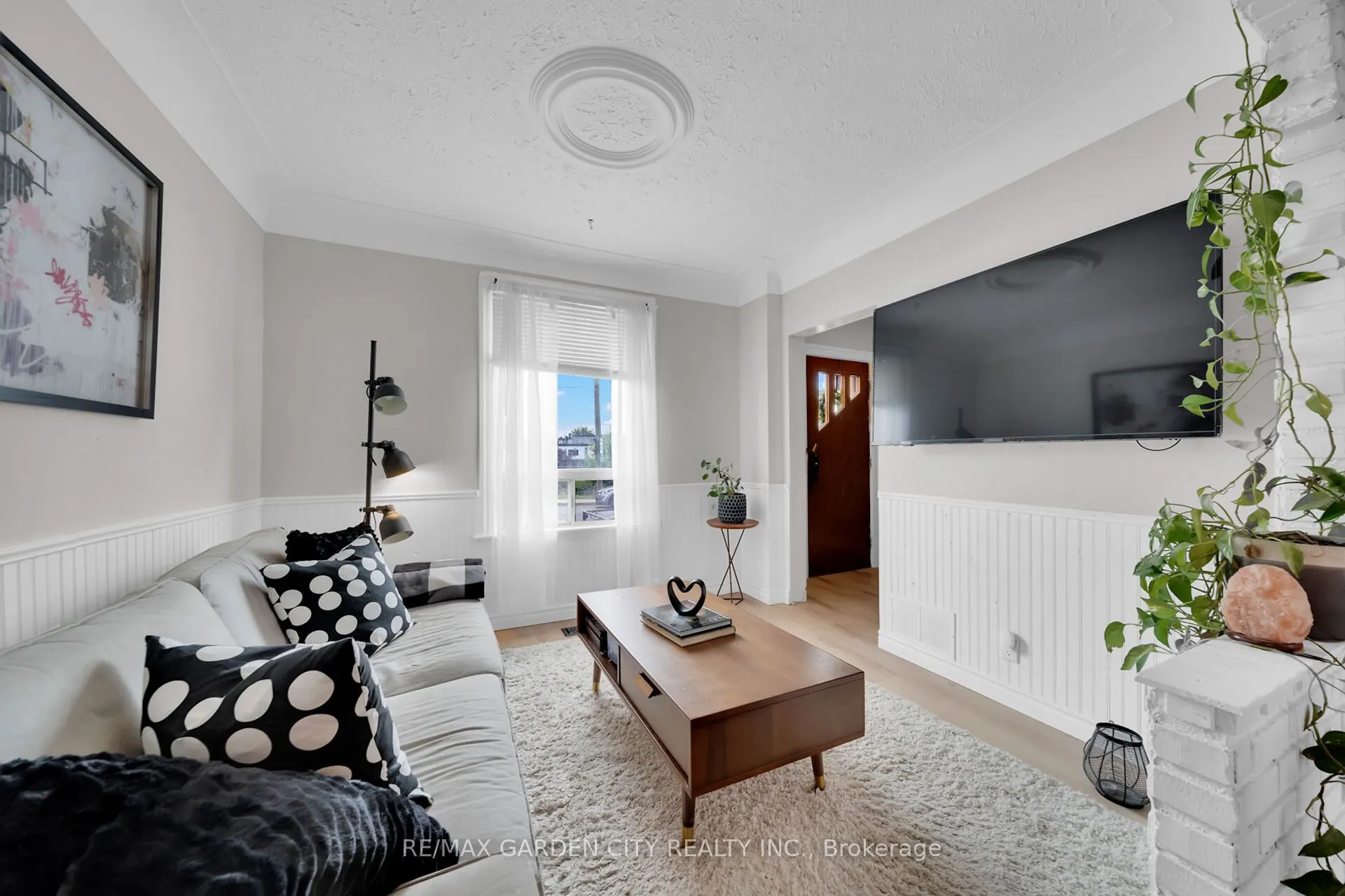 92 GLENDALE Avenue N