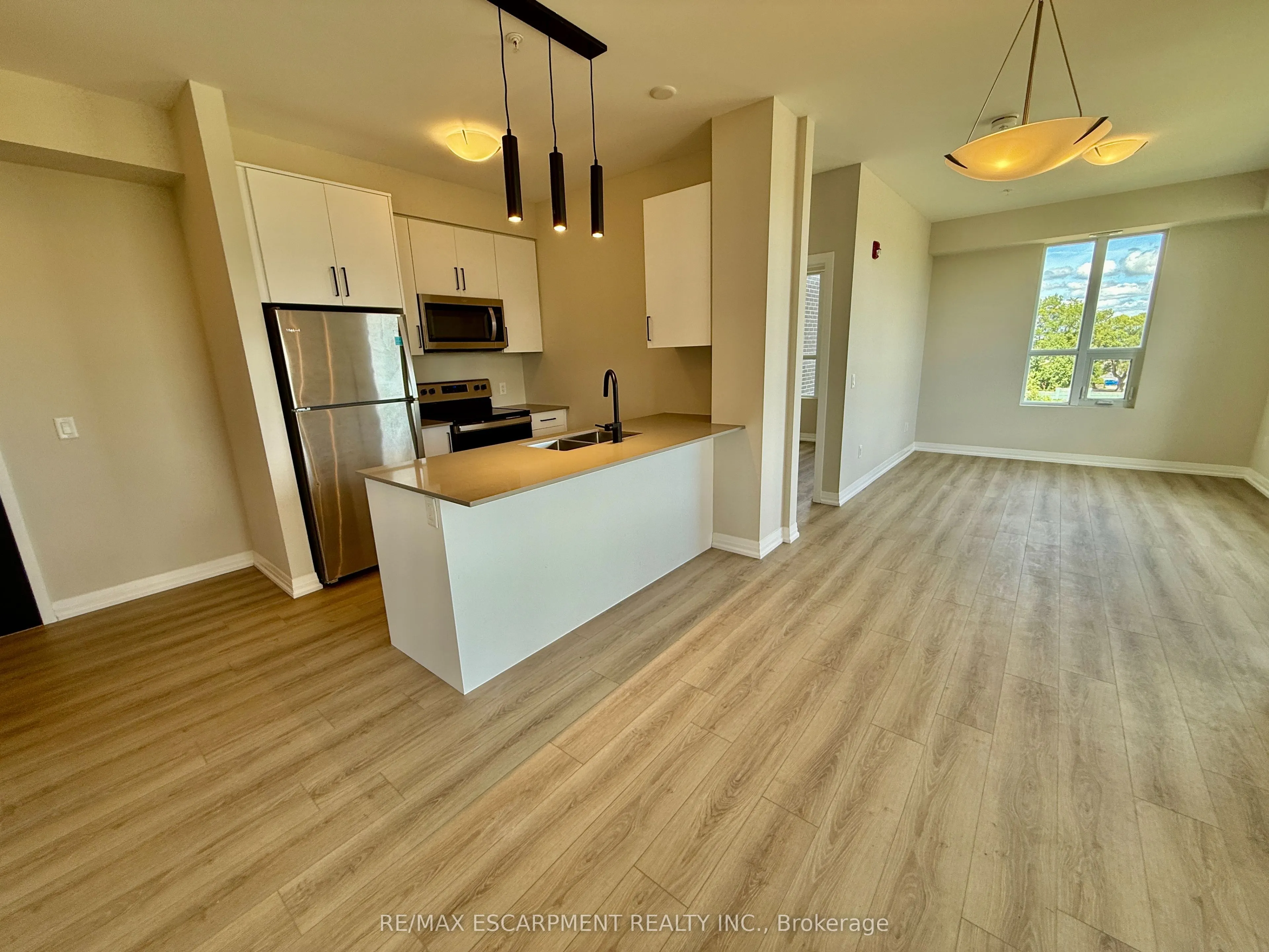 120 Springvalley Crescent, #102