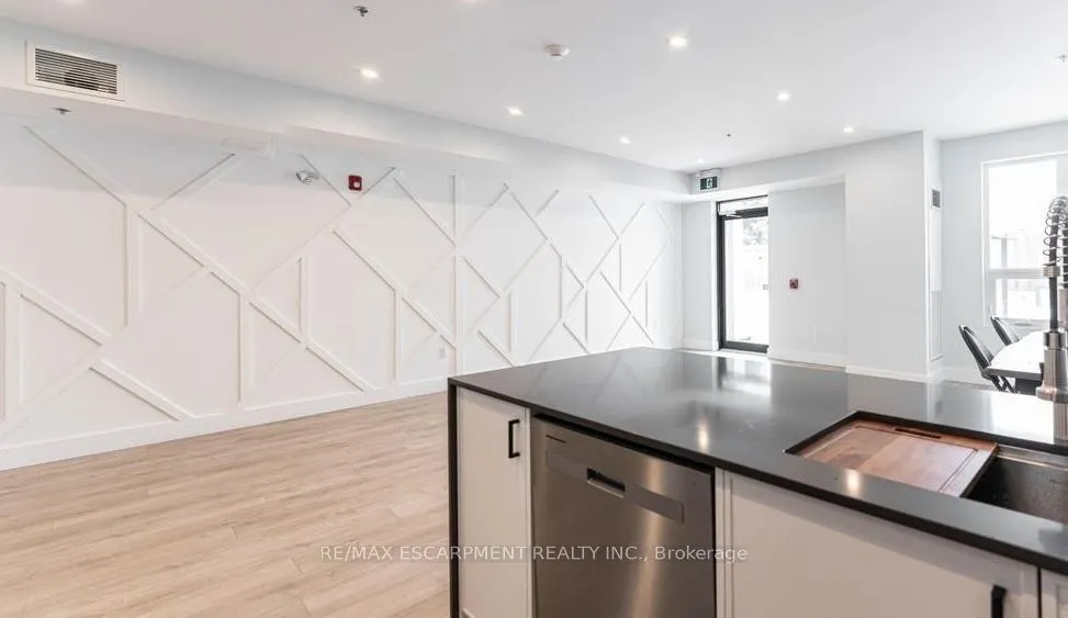 120 Springvalley Crescent, #102