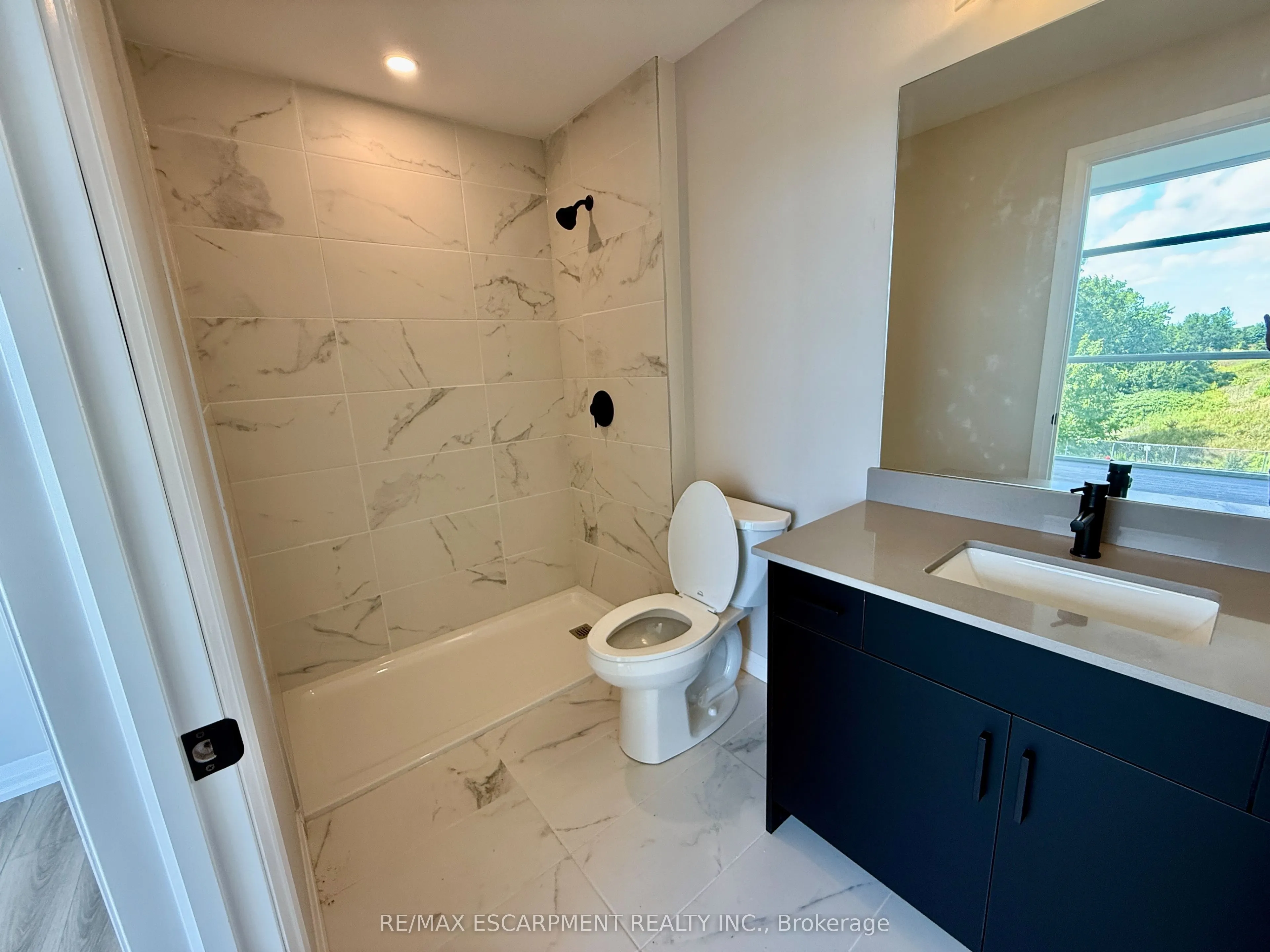 120 Springvalley Crescent, #102