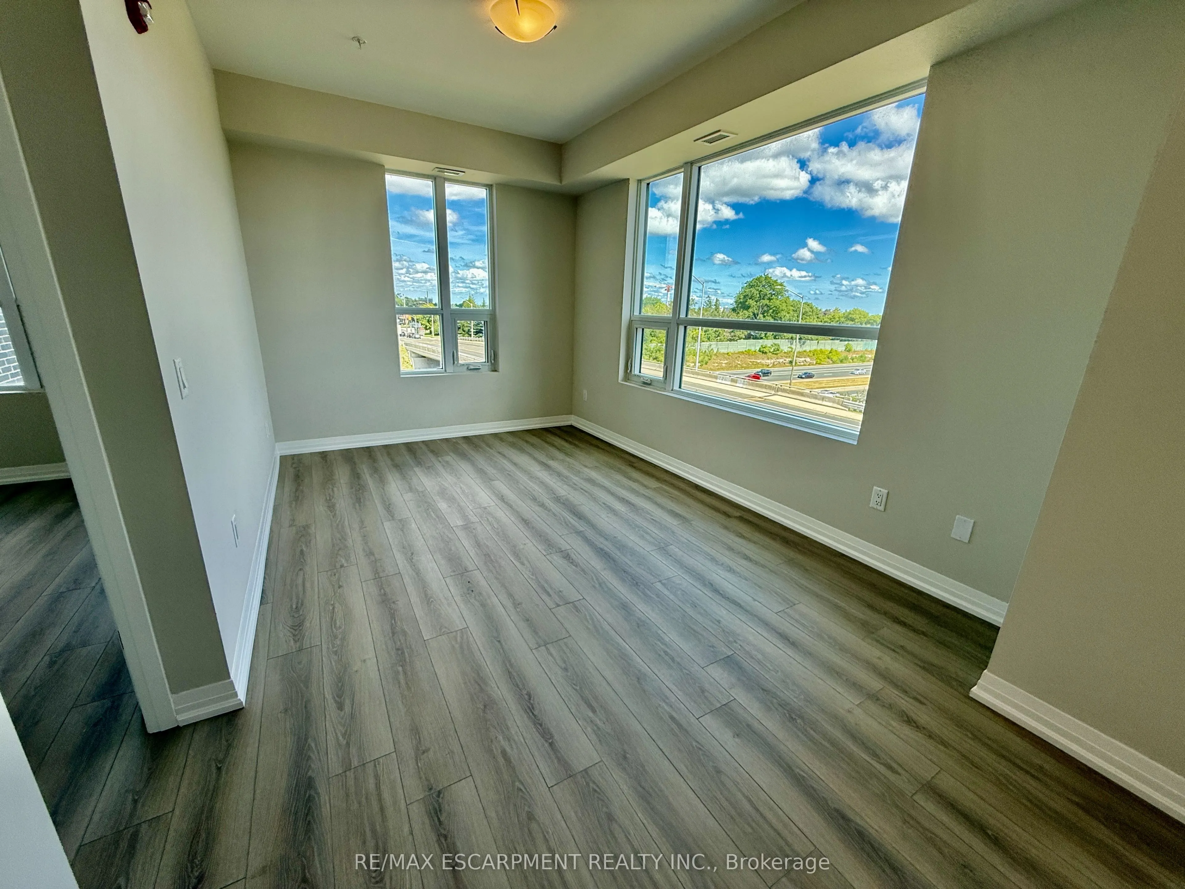 120 Springvalley Crescent, #102