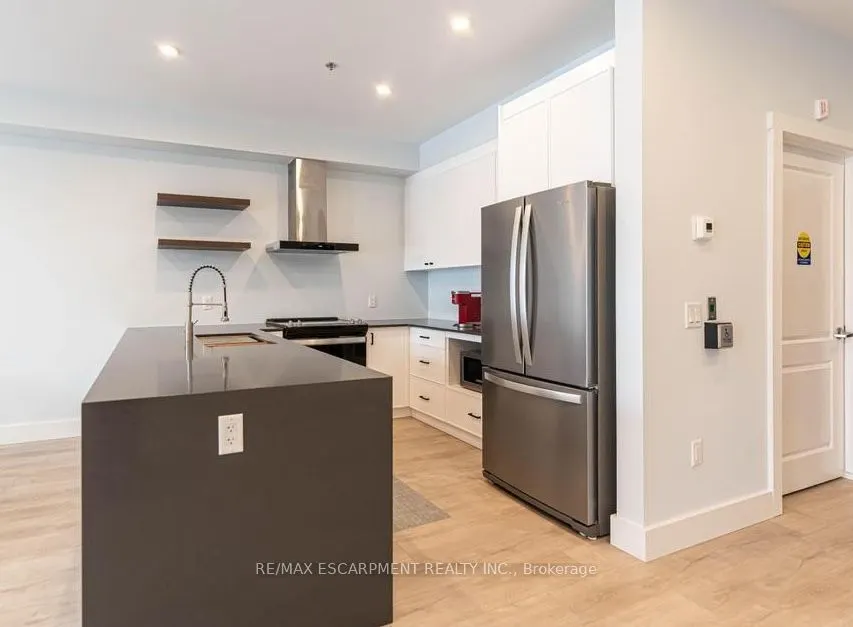 120 Springvalley Crescent, #102