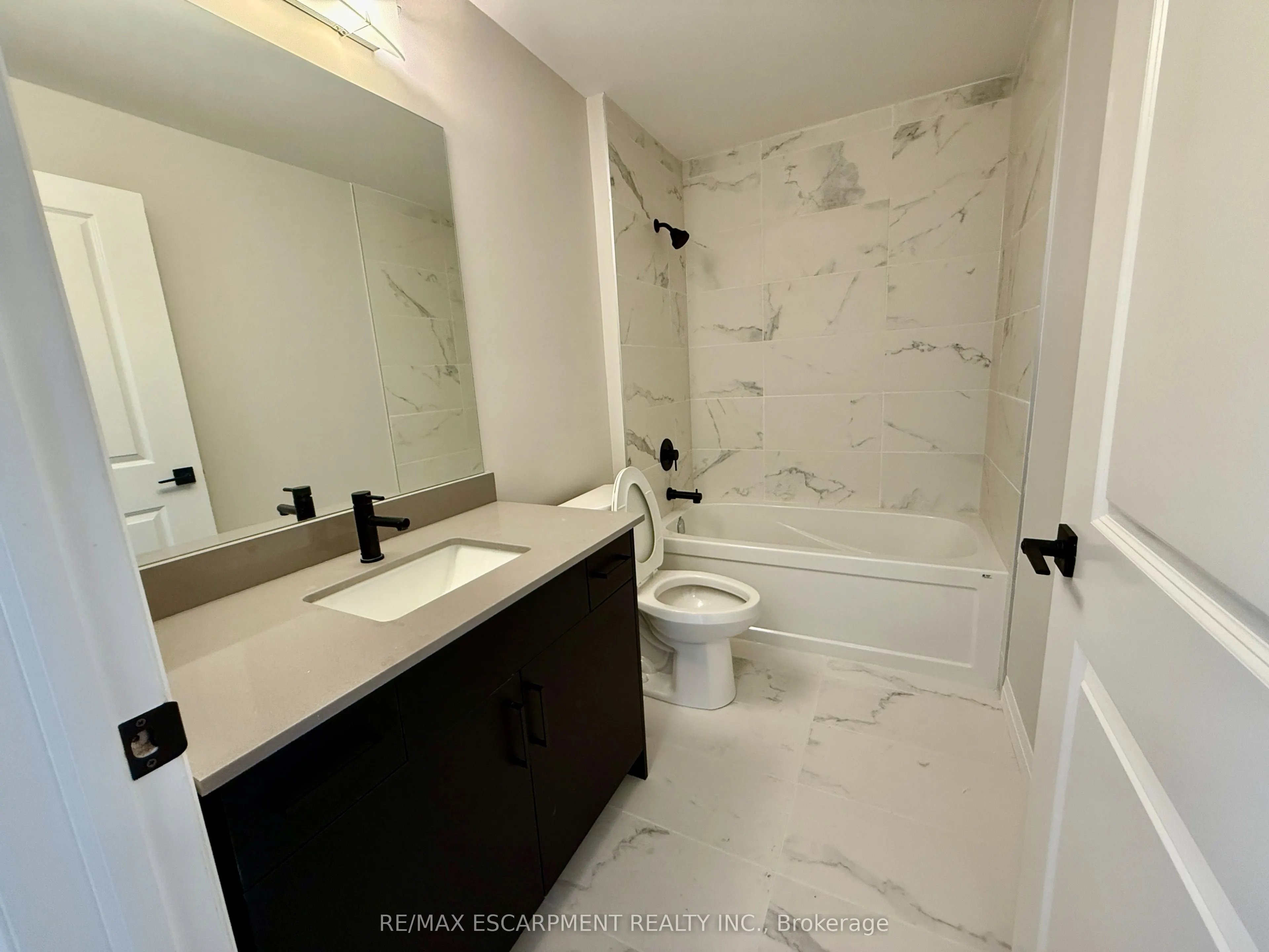 120 Springvalley Crescent, #102