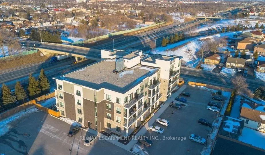 120 Springvalley Crescent, #102