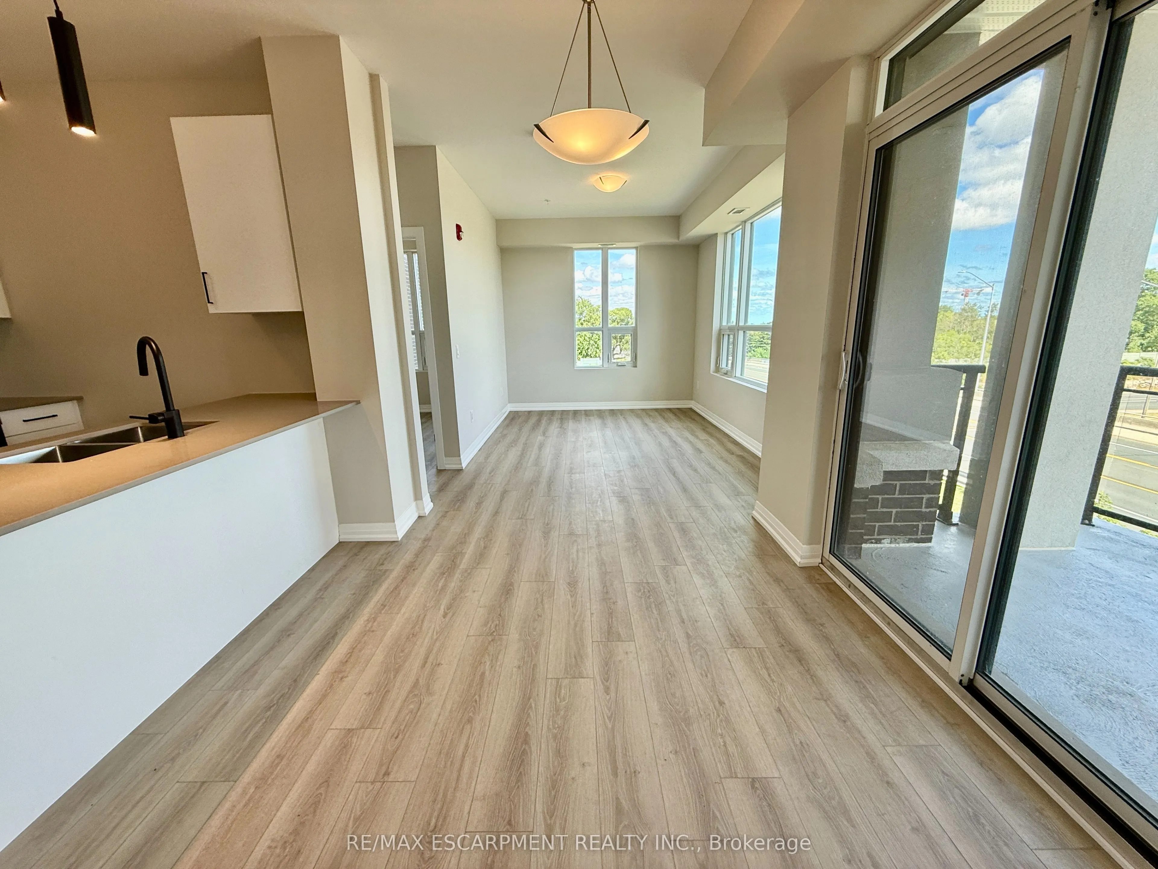 120 Springvalley Crescent, #102