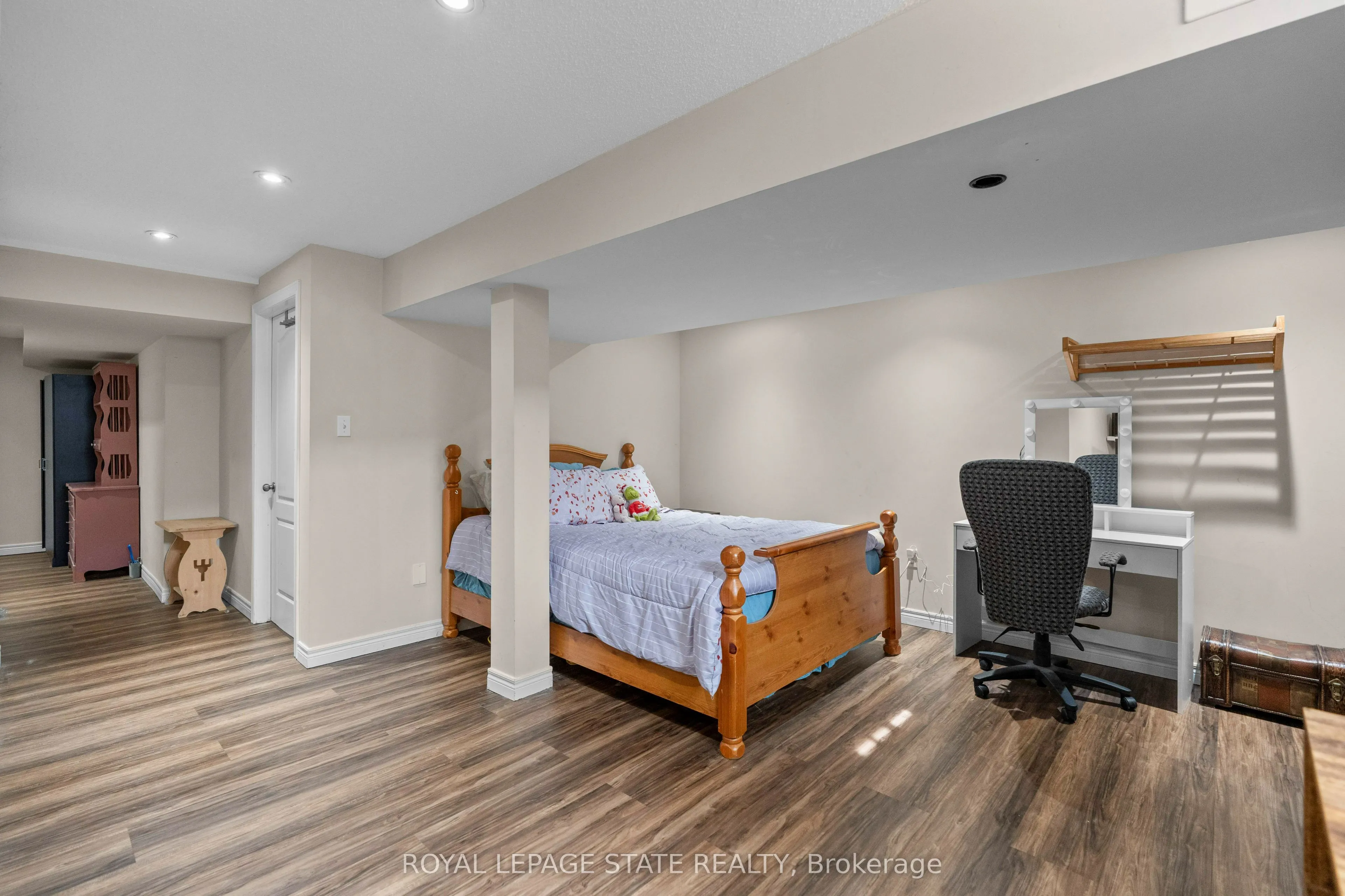27 Marina Point Crescent
