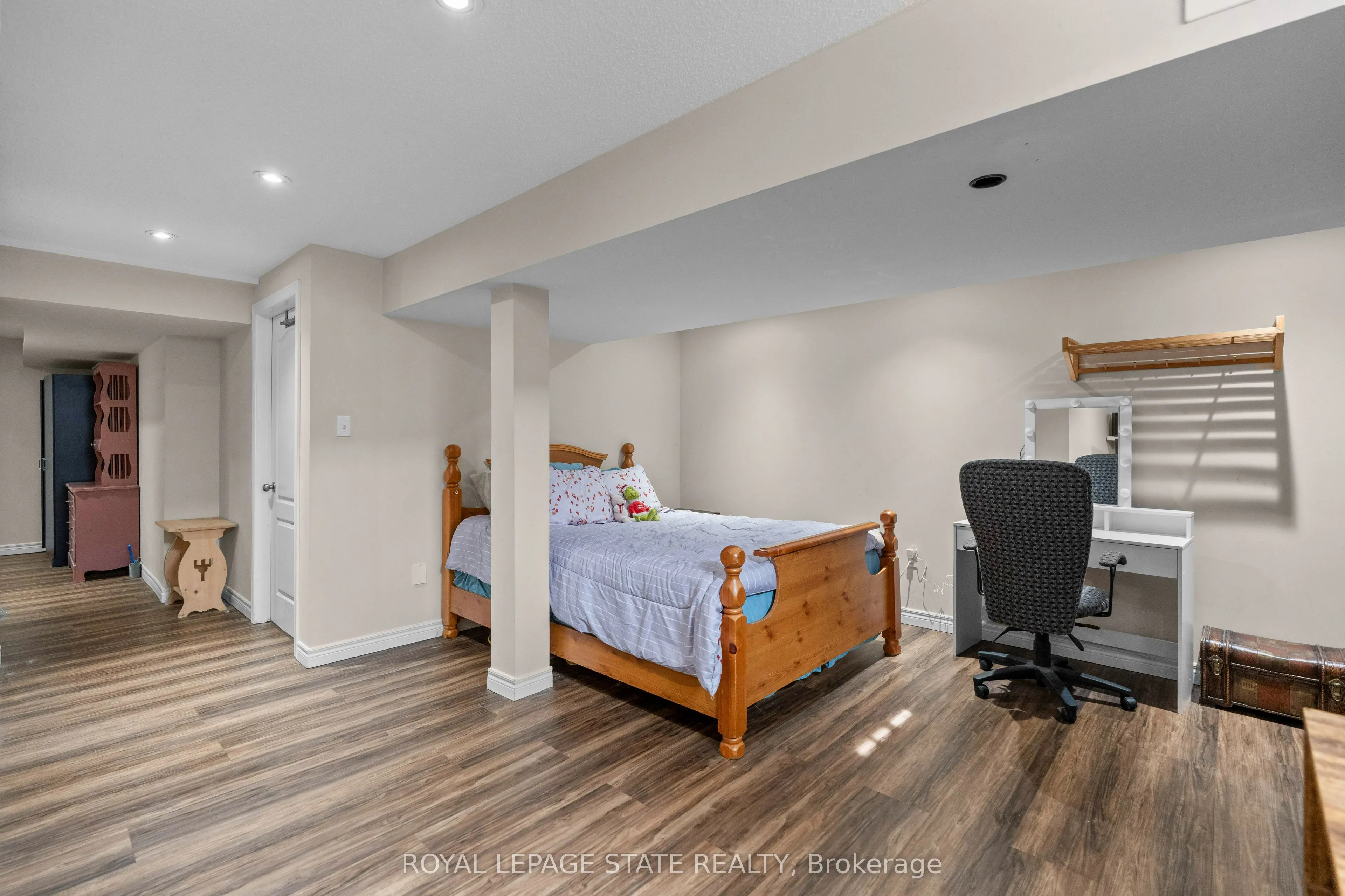27 Marina Point Crescent