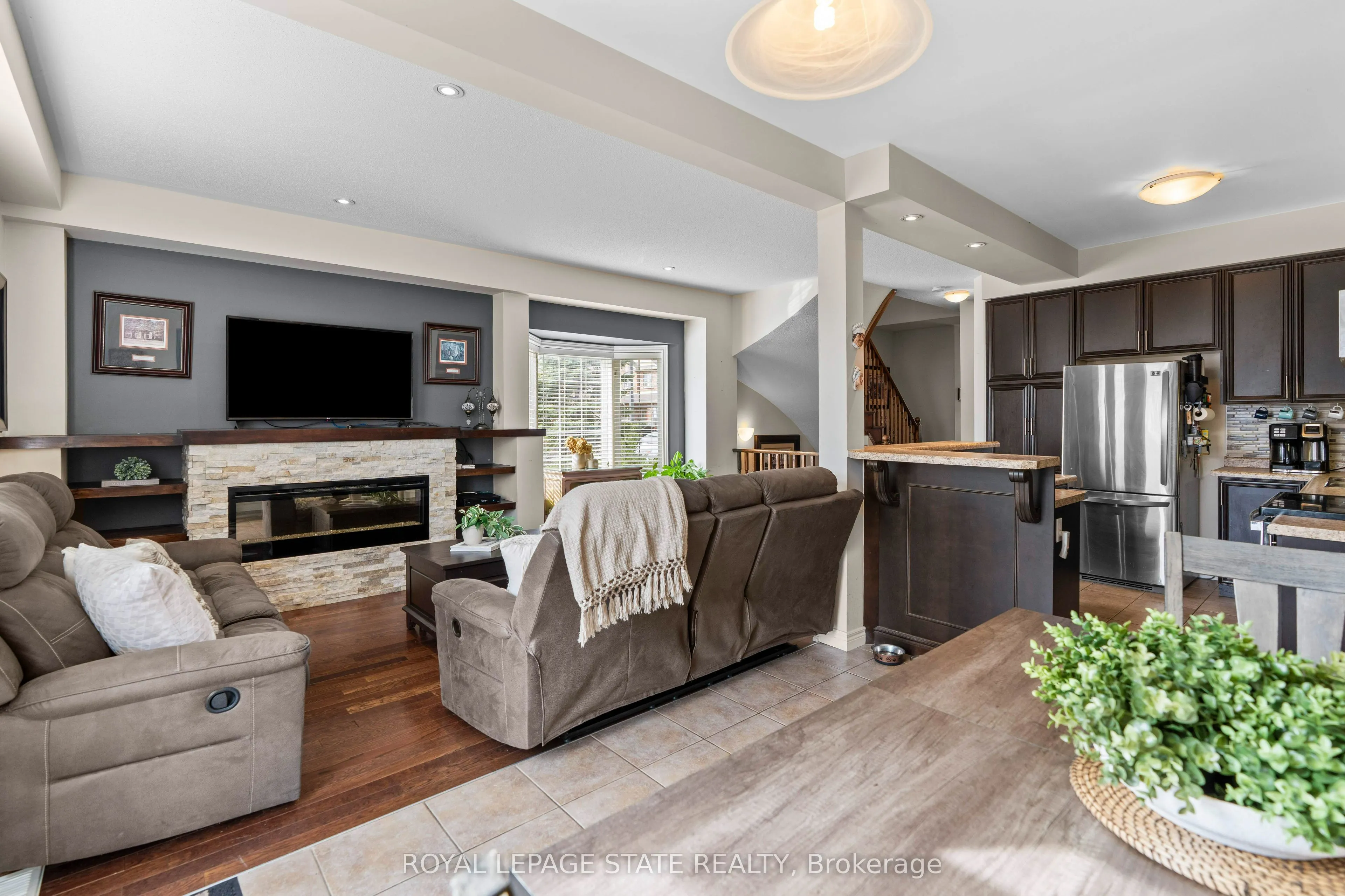 27 Marina Point Crescent