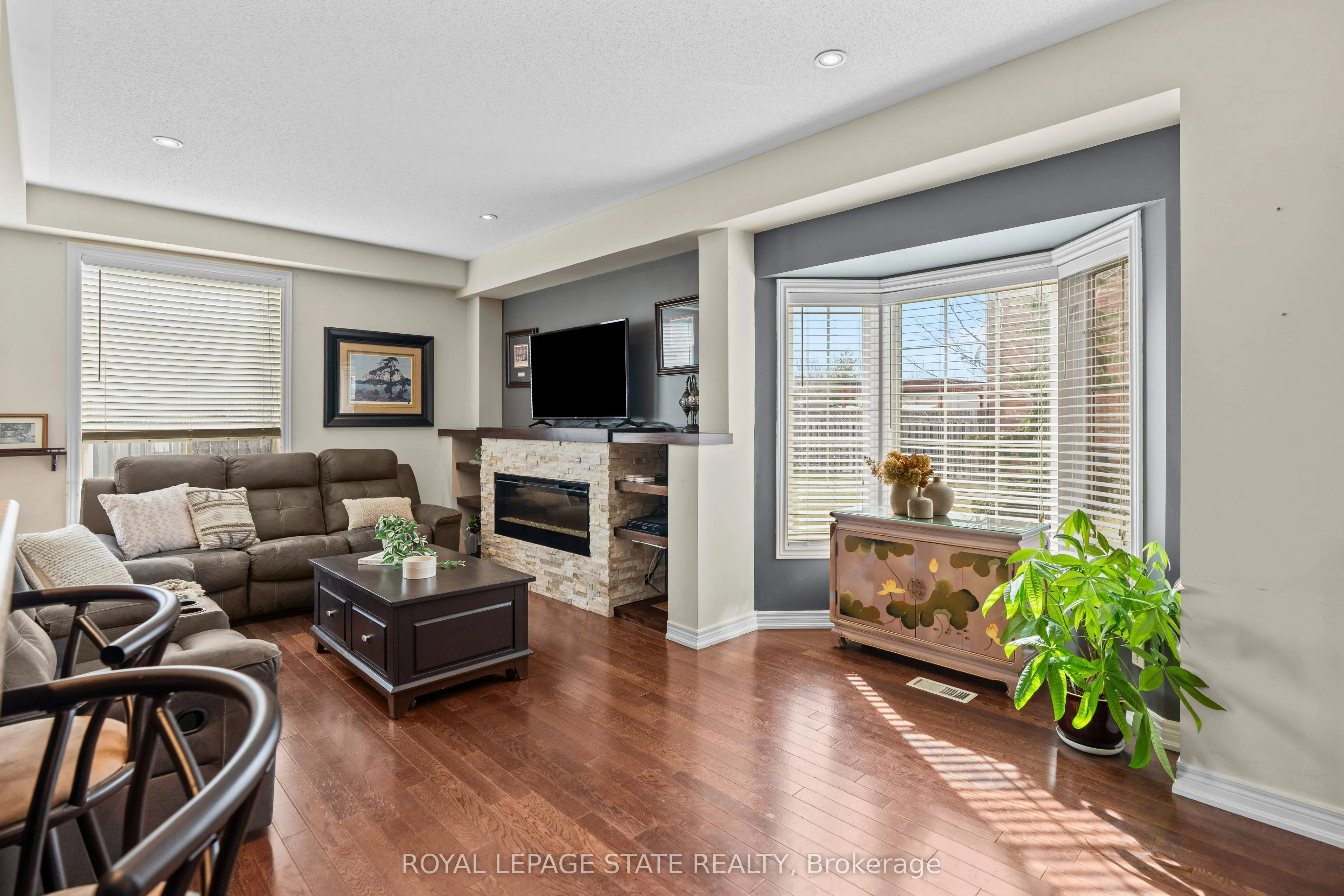 27 Marina Point Crescent