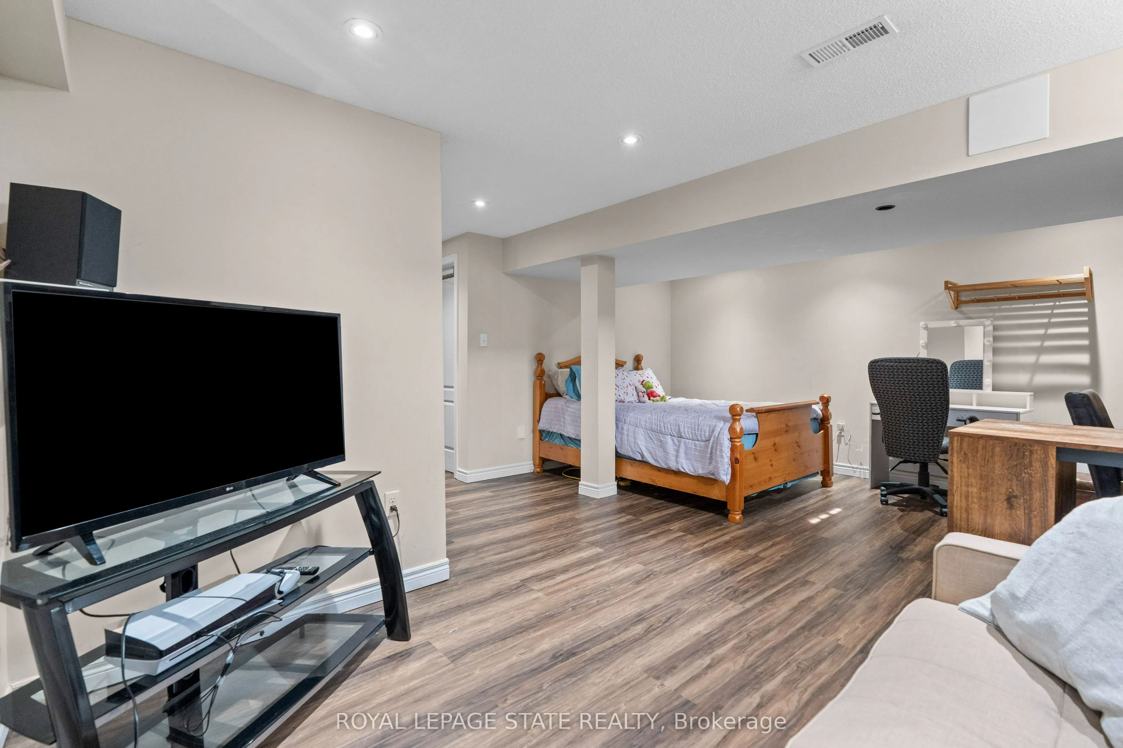 27 Marina Point Crescent