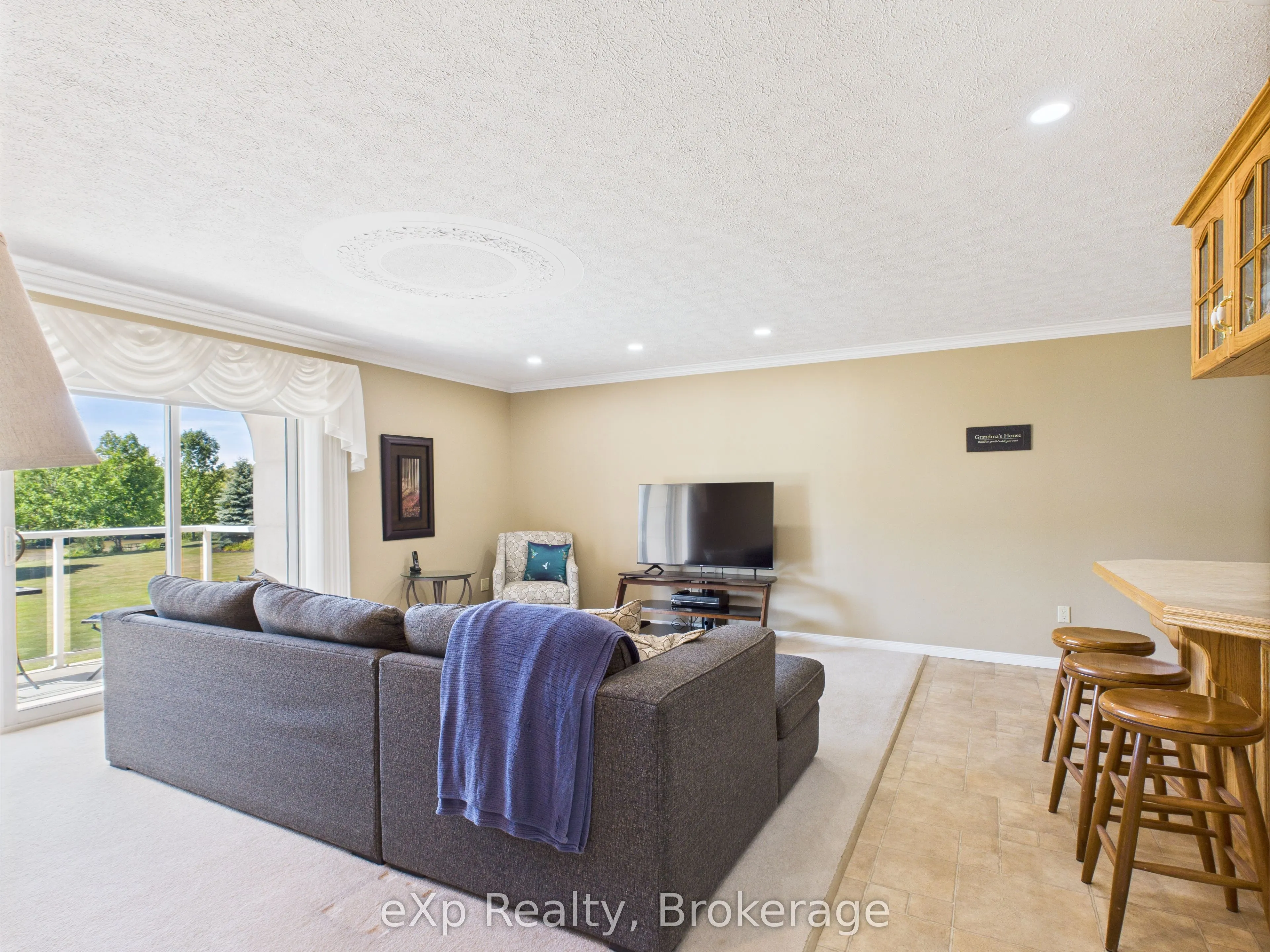 85 William Street N, #202