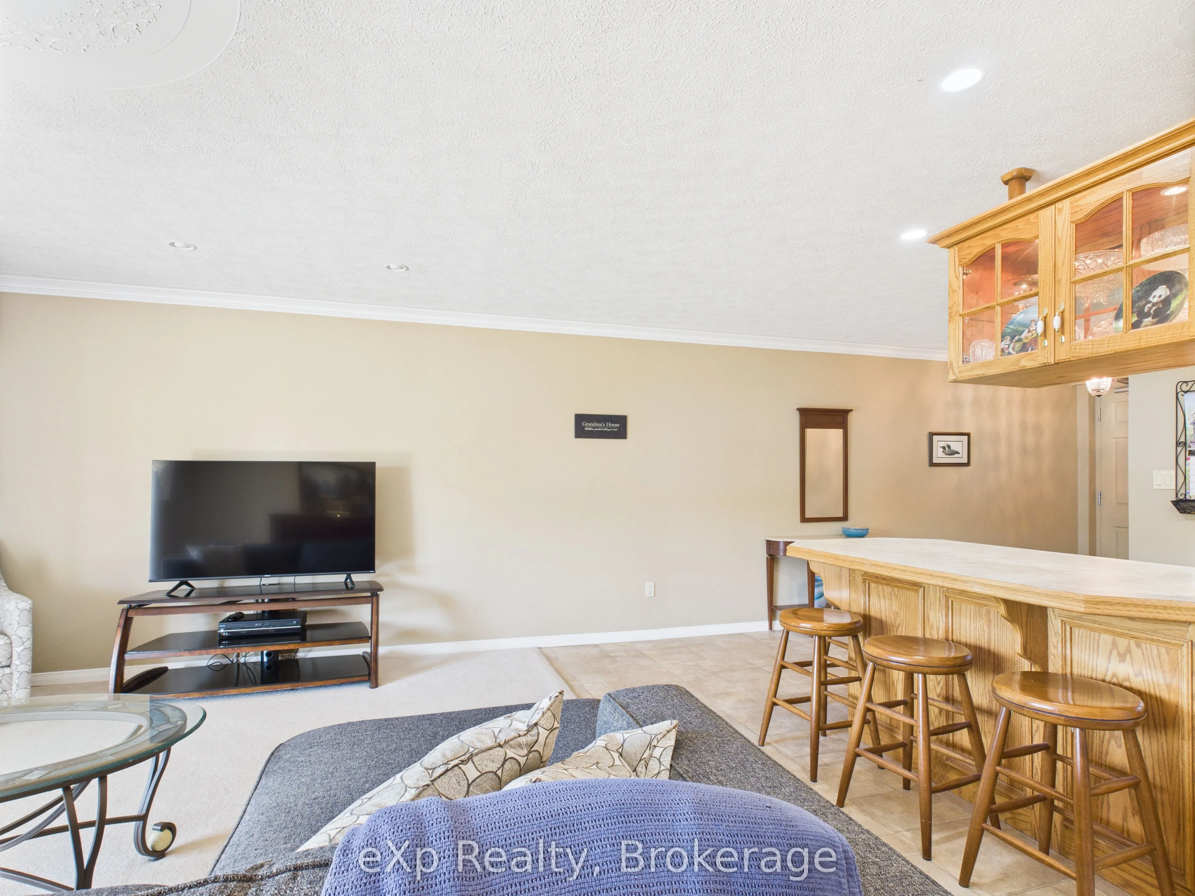 85 William Street N, #202