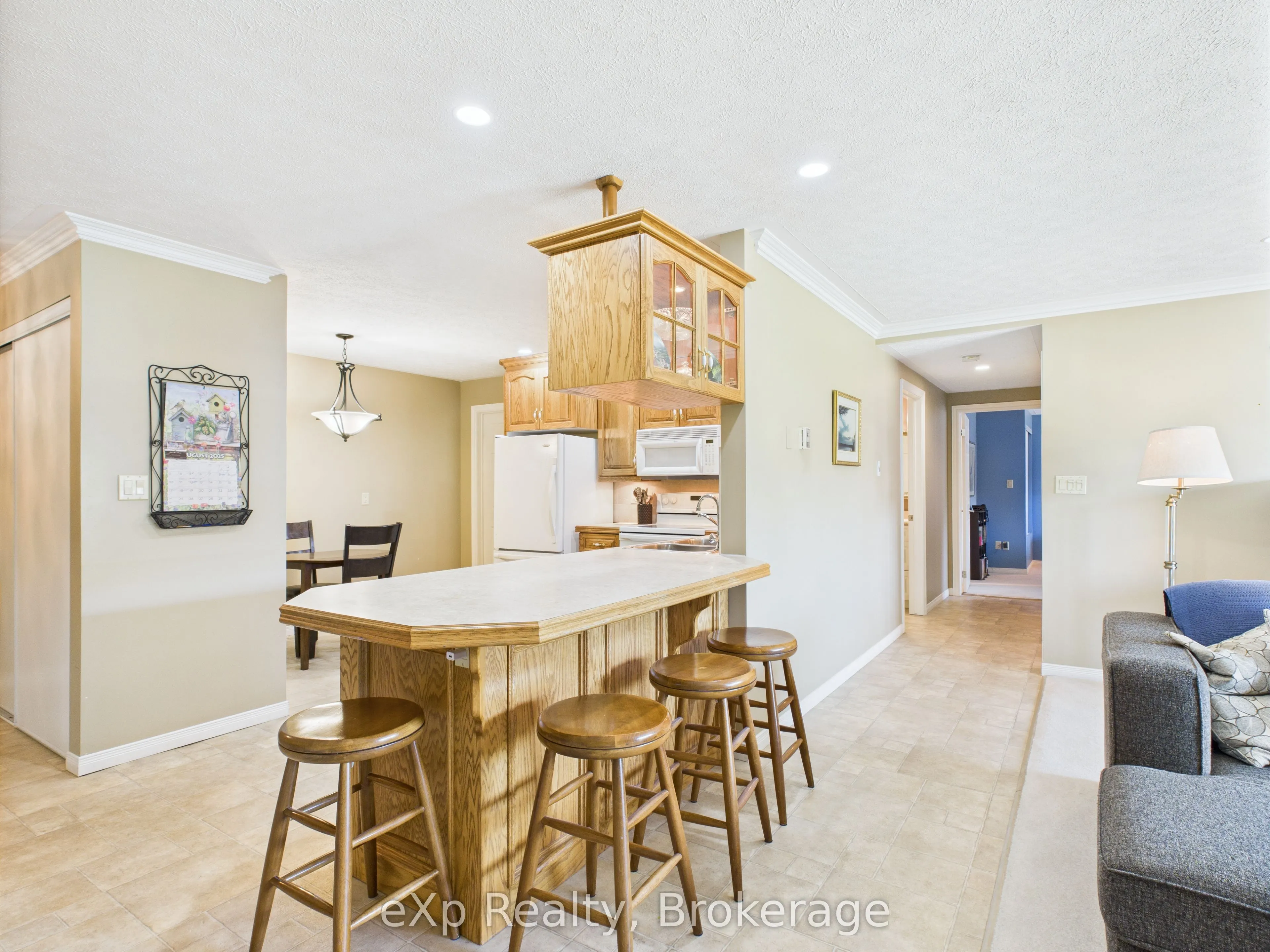 85 William Street N, #202