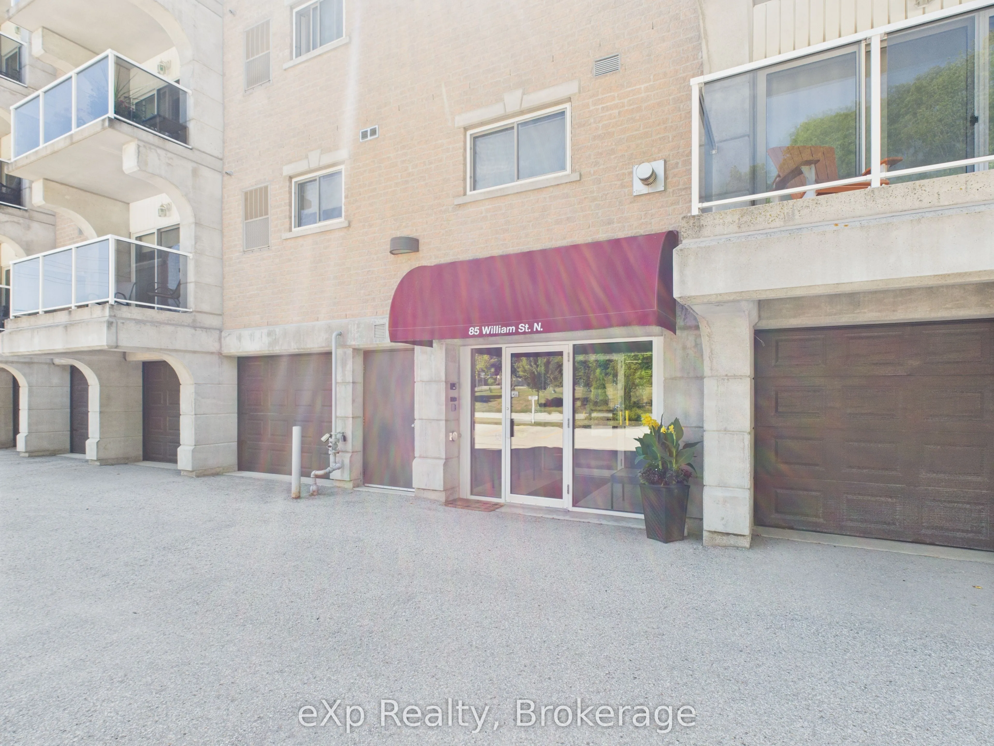 85 William Street N, #202