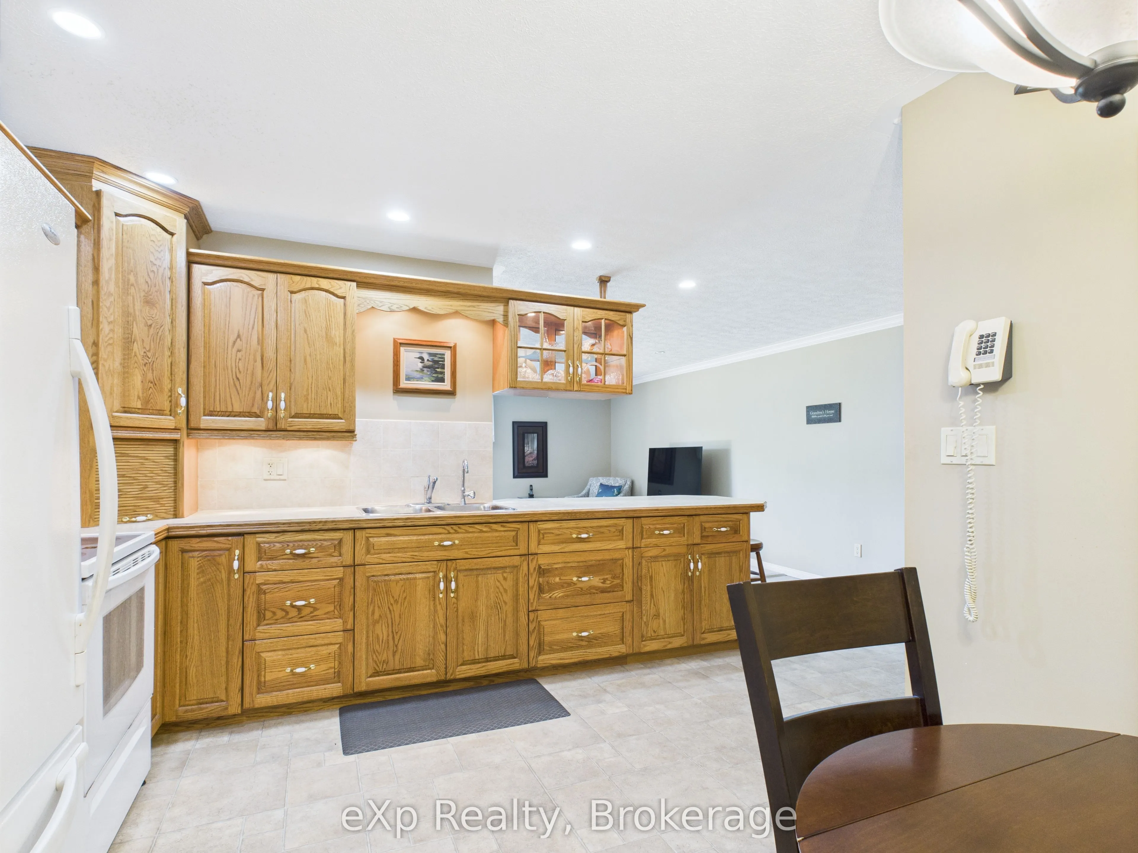 85 William Street N, #202
