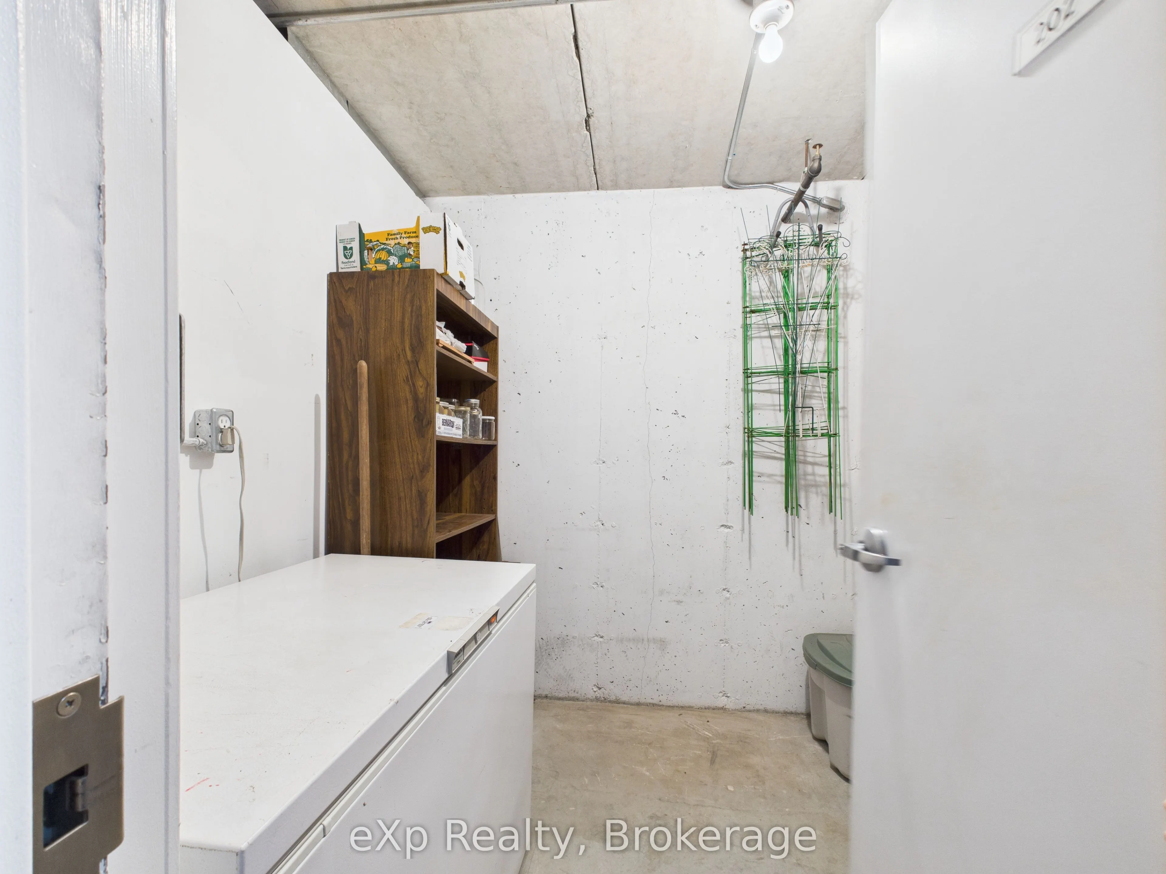 85 William Street N, #202