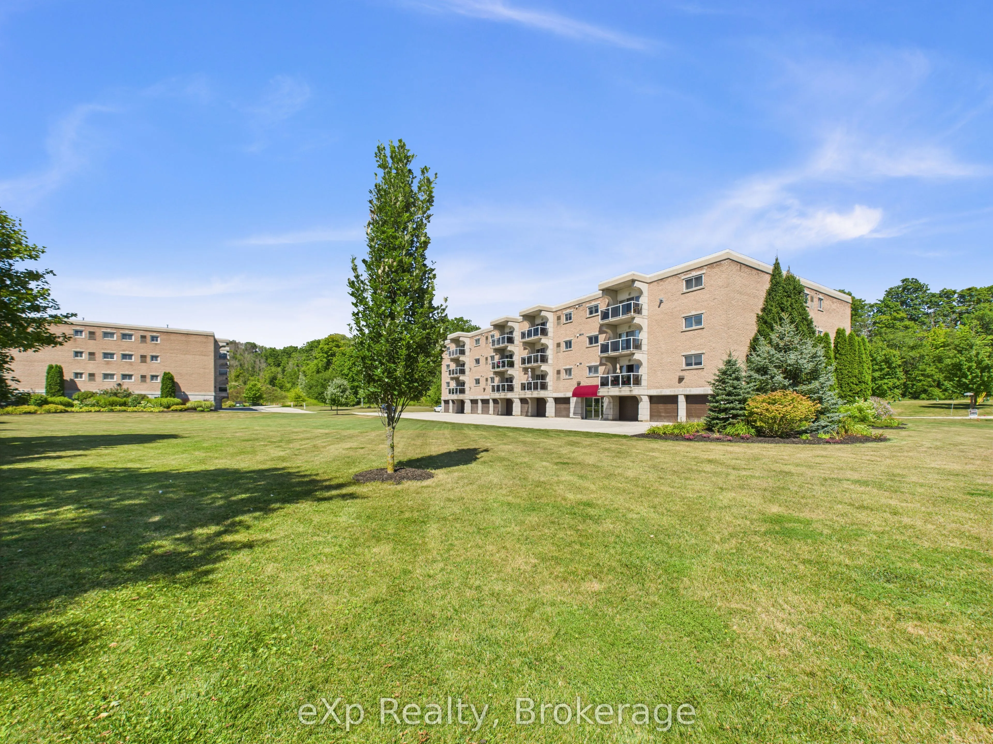 85 William Street N, #202