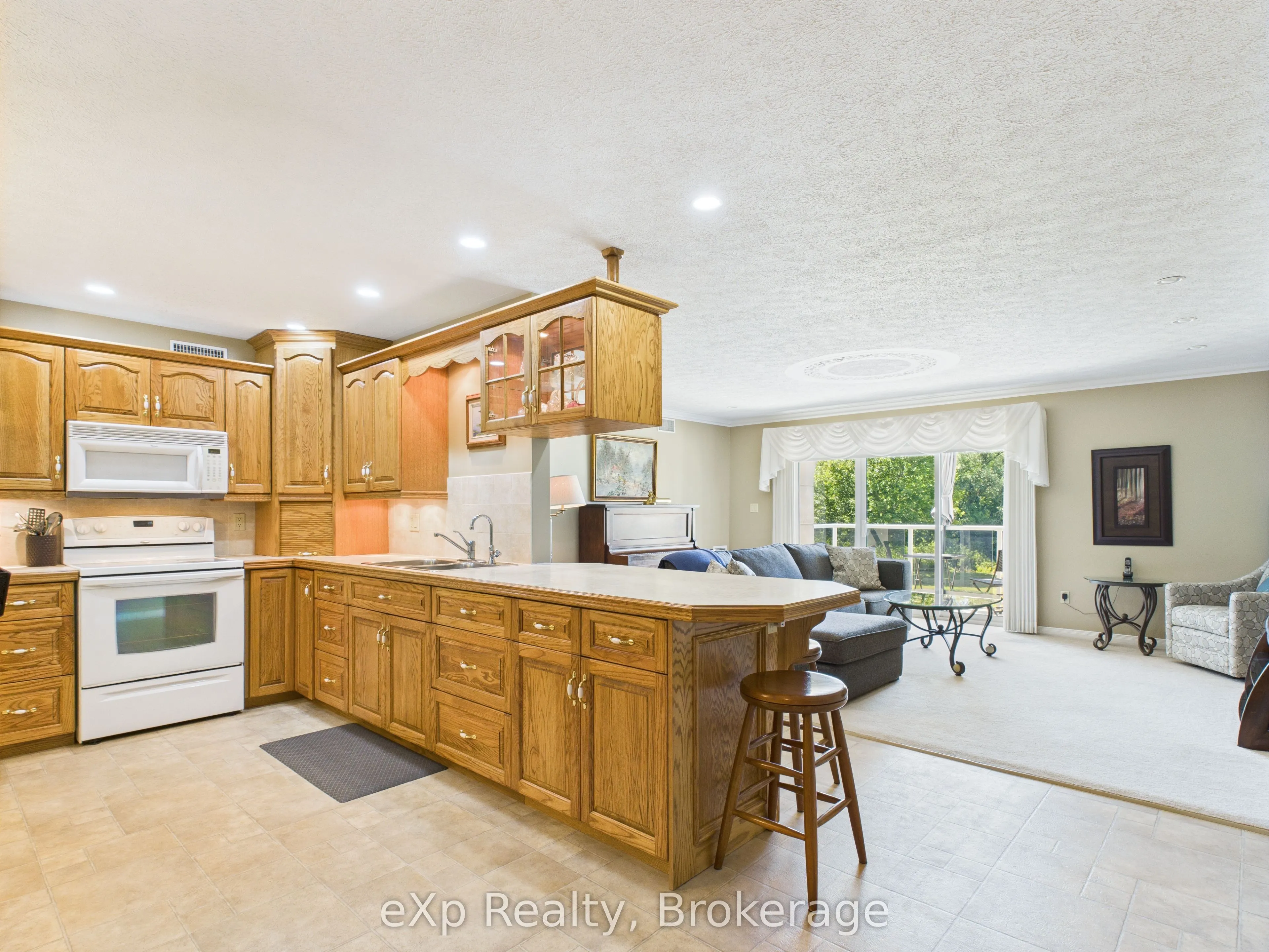 85 William Street N, #202