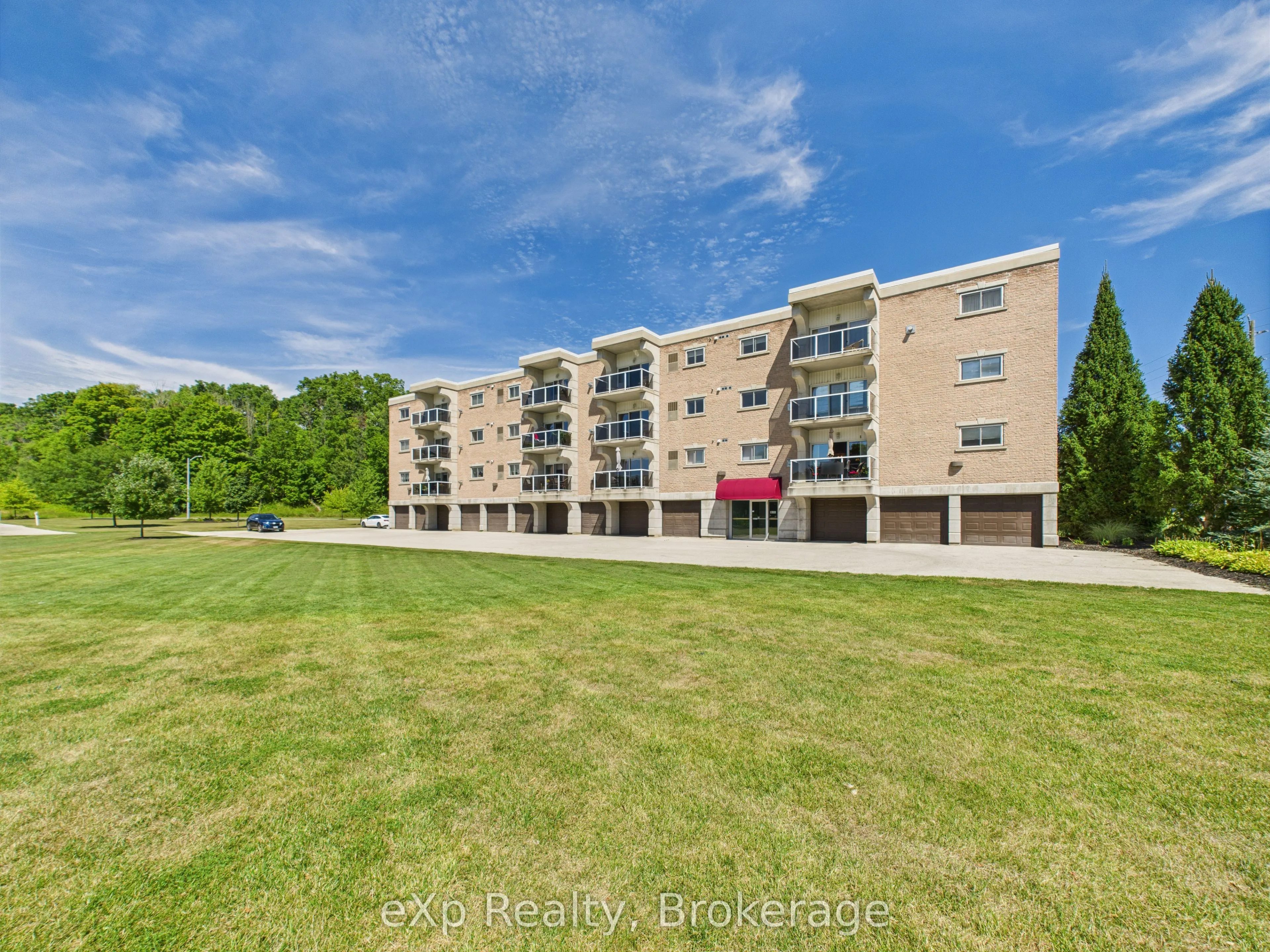 85 William Street N, #202