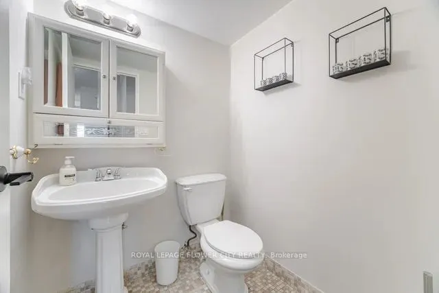 150 Charlton Avenue E, #608