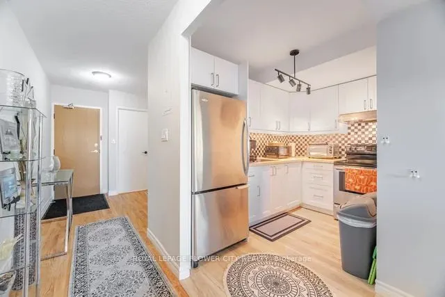 150 Charlton Avenue E, #608