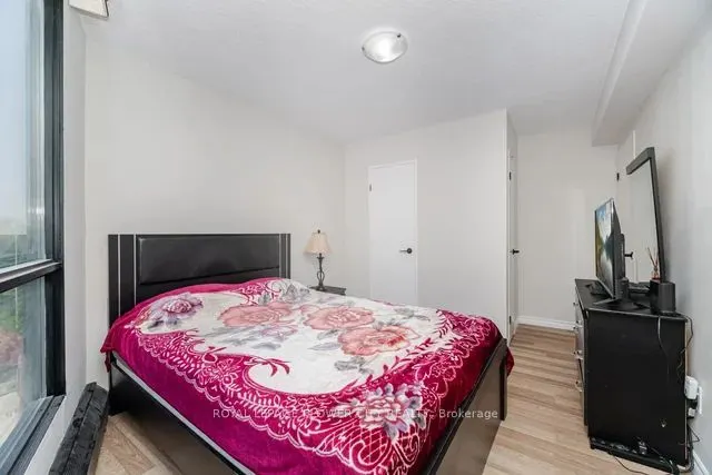150 Charlton Avenue E, #608