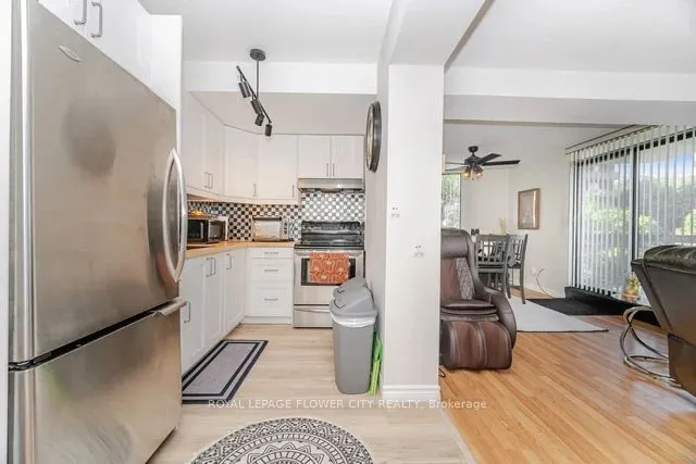 150 Charlton Avenue E, #608