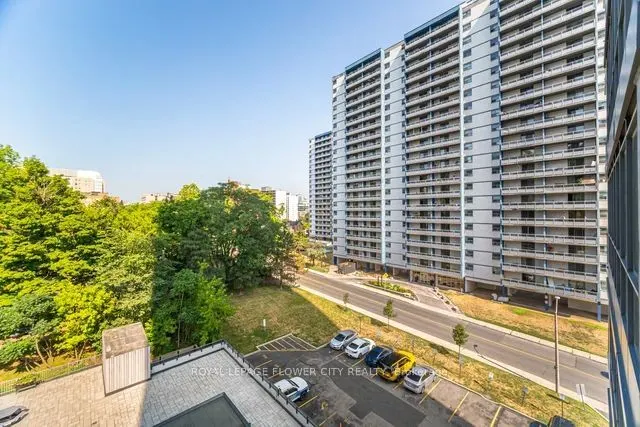 150 Charlton Avenue E, #608