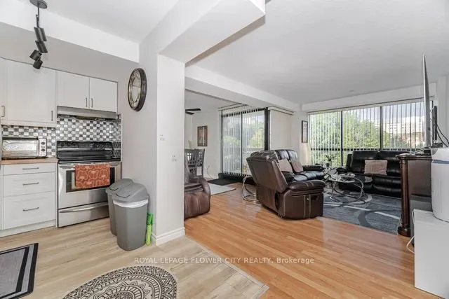 150 Charlton Avenue E, #608