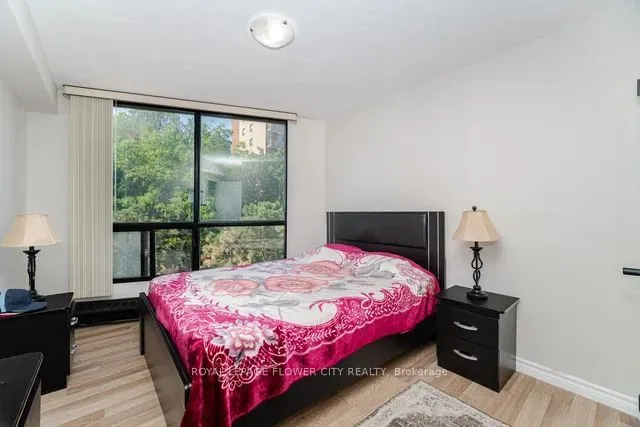 150 Charlton Avenue E, #608