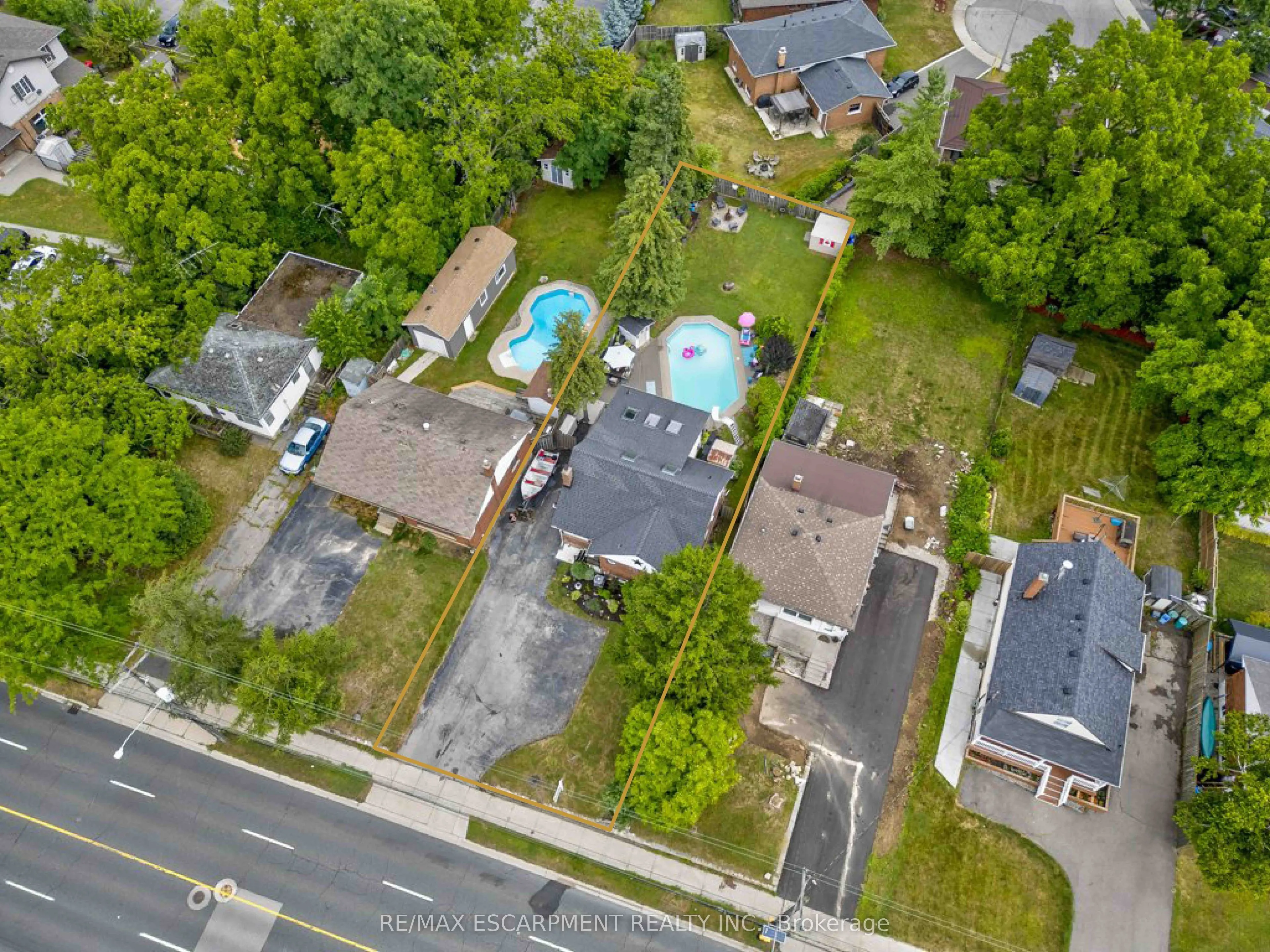 480 Mohawk Road W