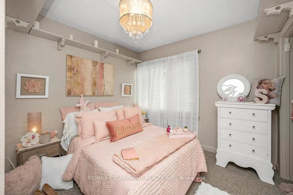 480 Mohawk Road W