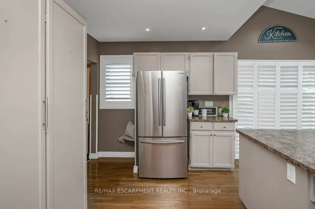 480 Mohawk Road W