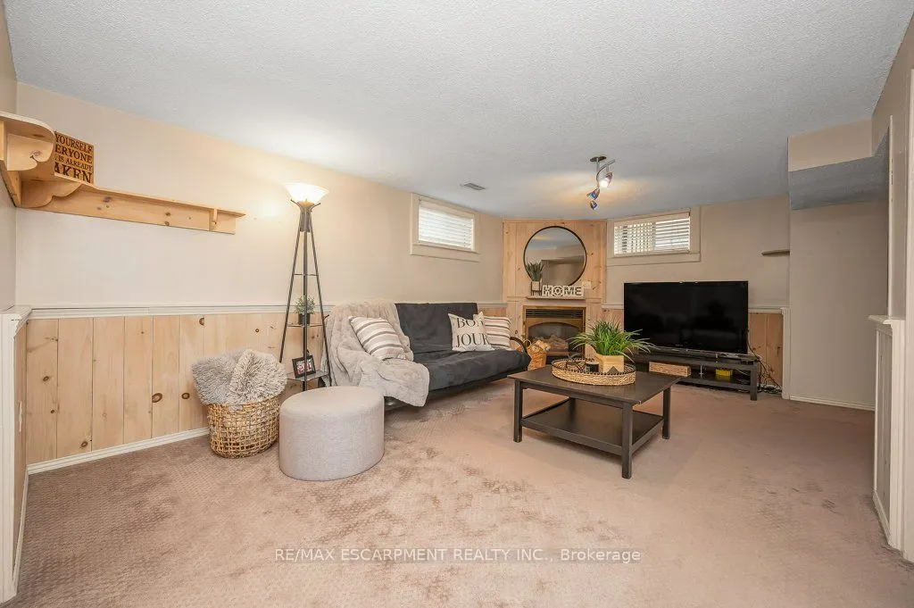 480 Mohawk Road W