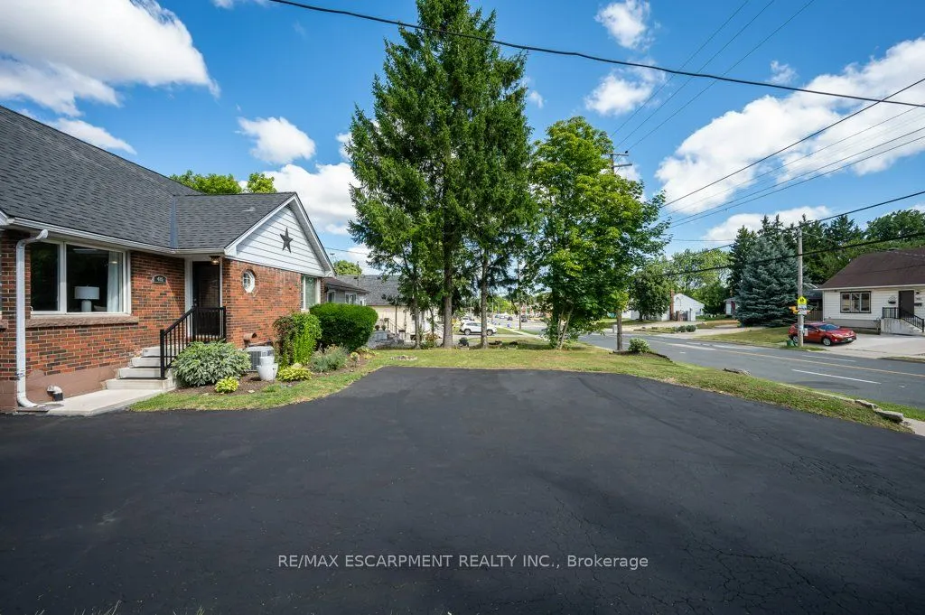 480 Mohawk Road W