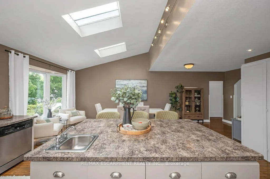 480 Mohawk Road W