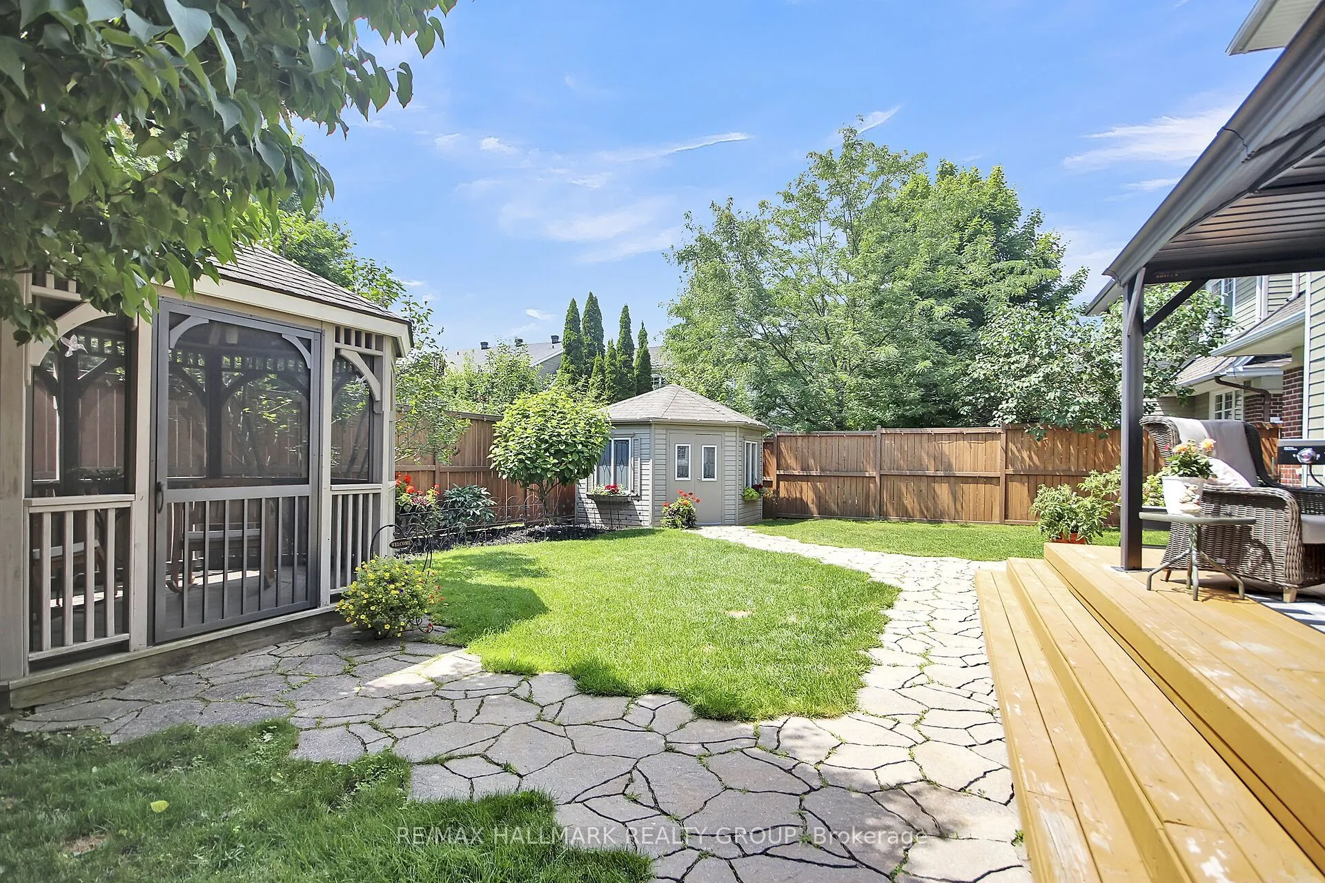 30 OAKBRIAR Crescent