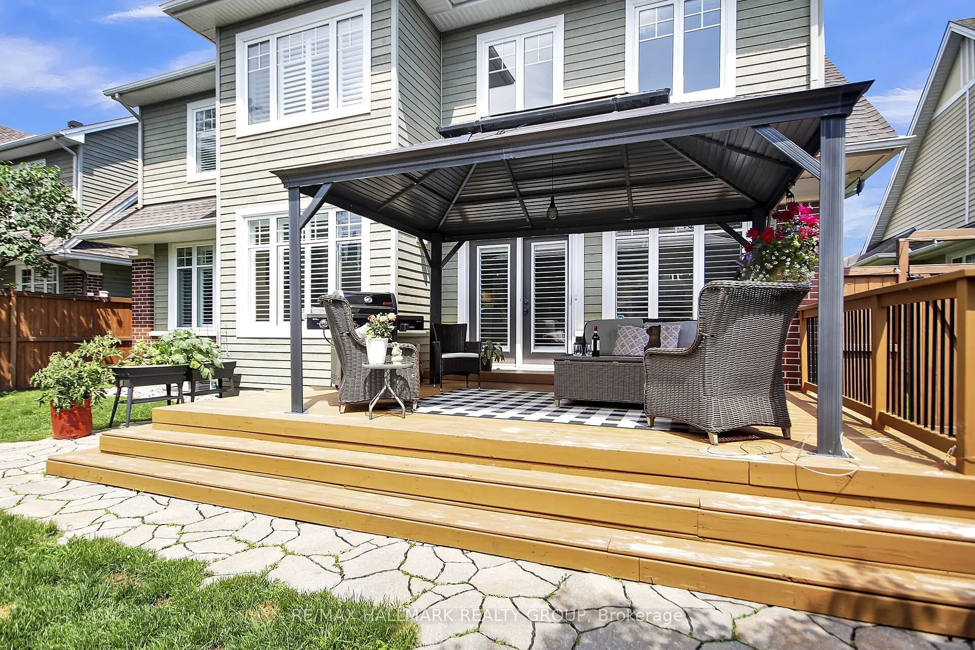 30 OAKBRIAR Crescent