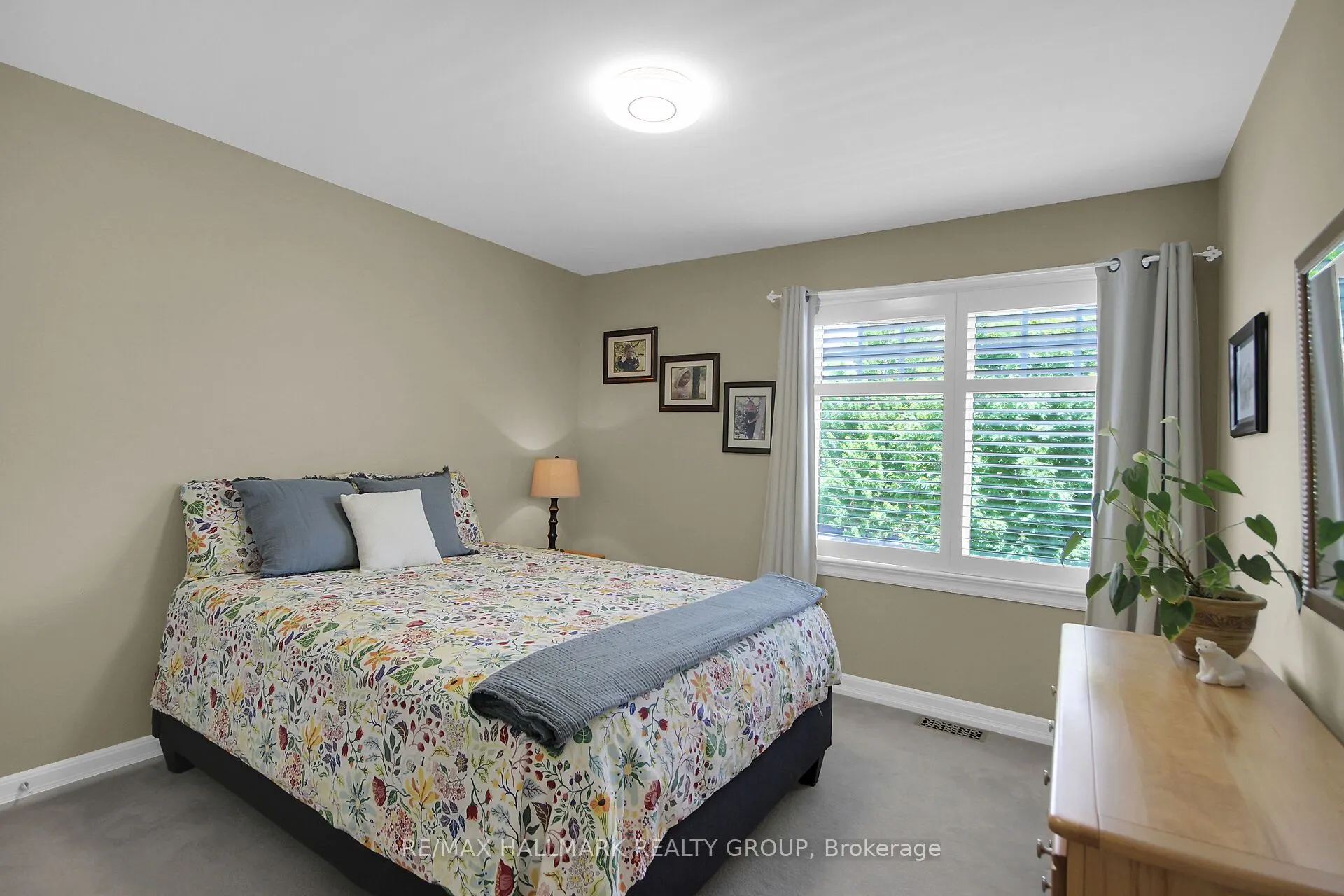 30 OAKBRIAR Crescent