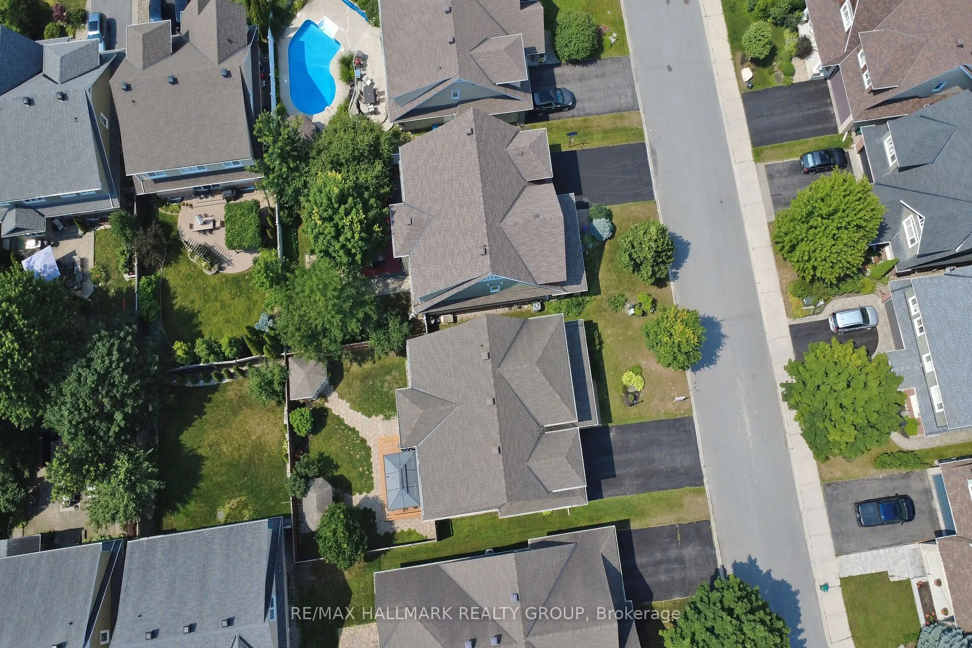 30 OAKBRIAR Crescent