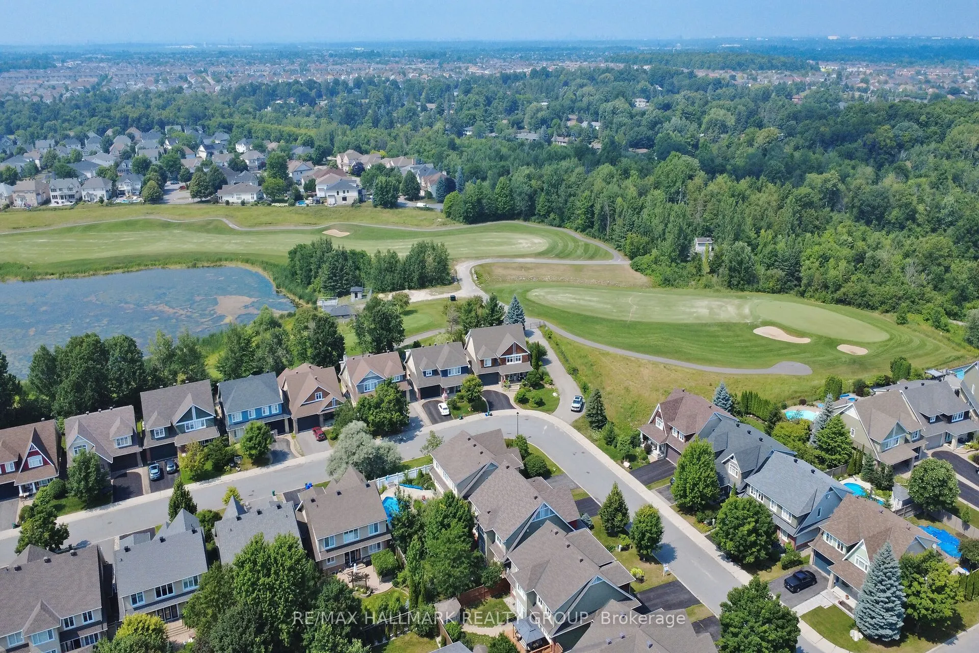 30 OAKBRIAR Crescent