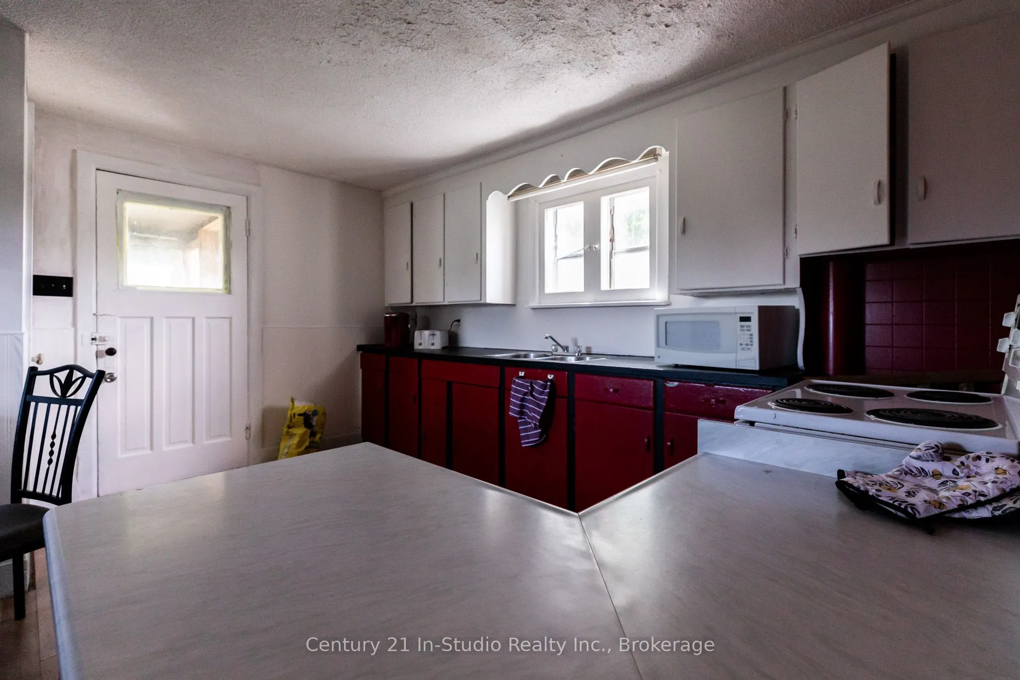 318143 6 & 10 Highway