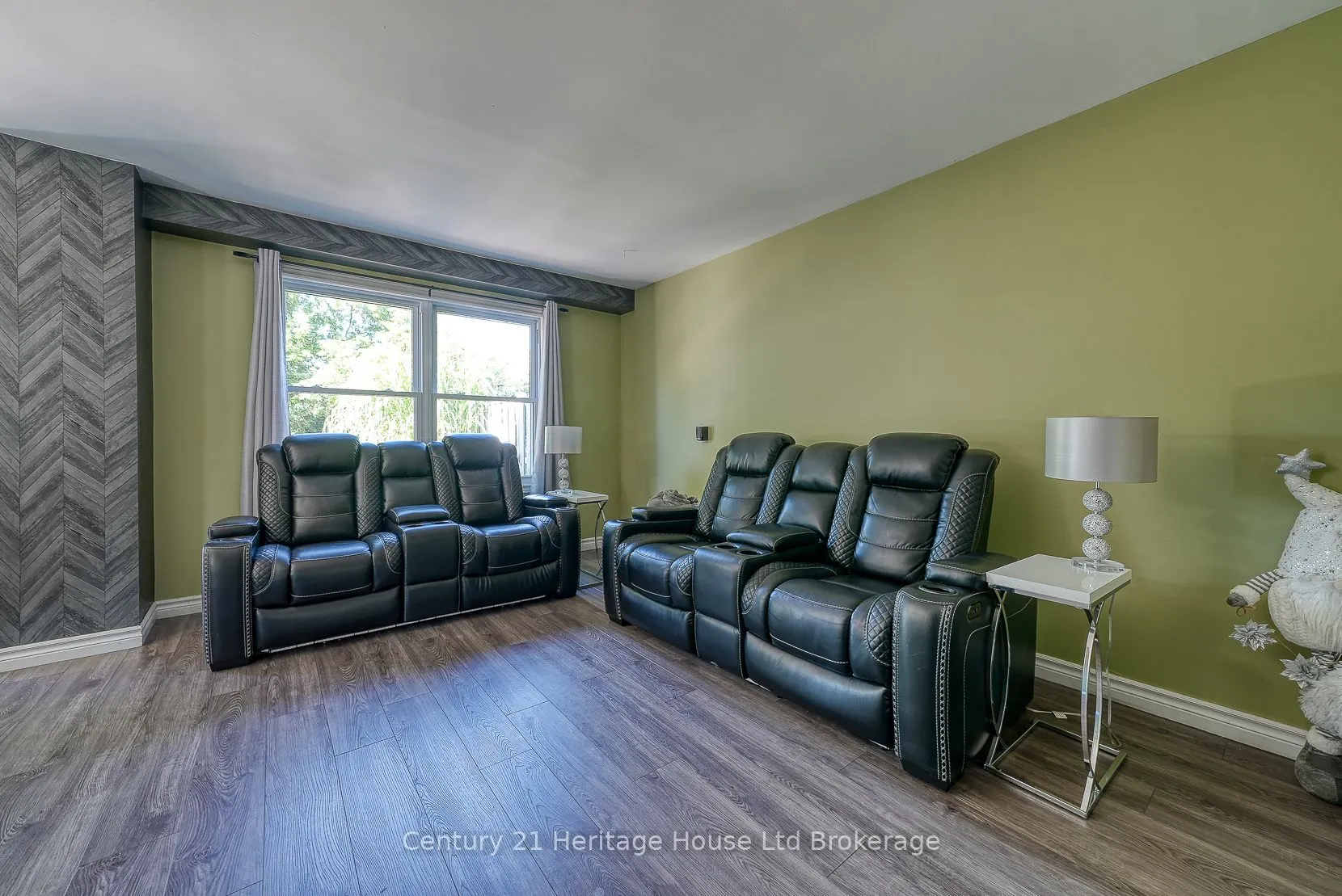 5 Mohican Drive