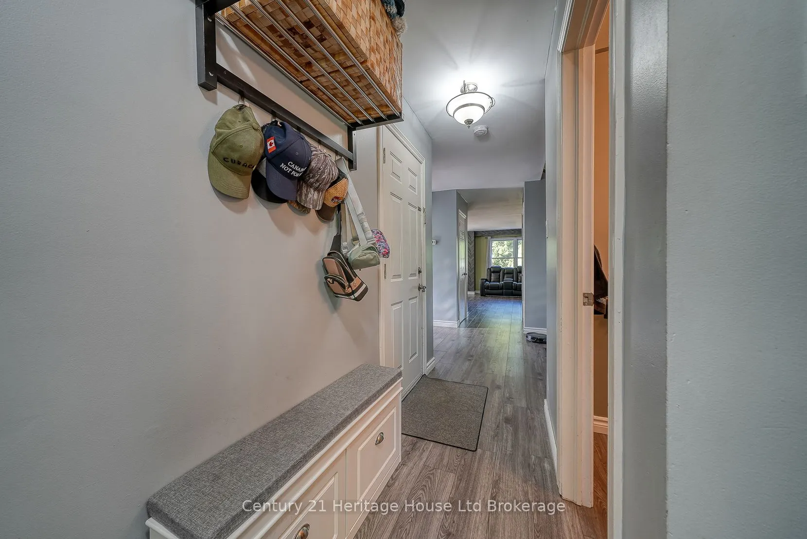 5 Mohican Drive