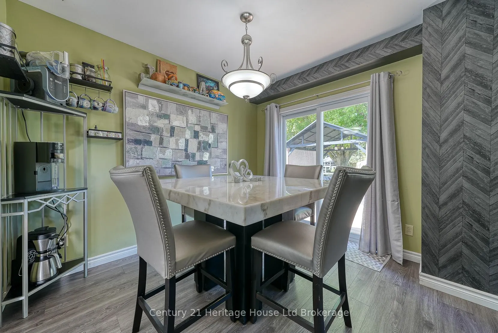 5 Mohican Drive