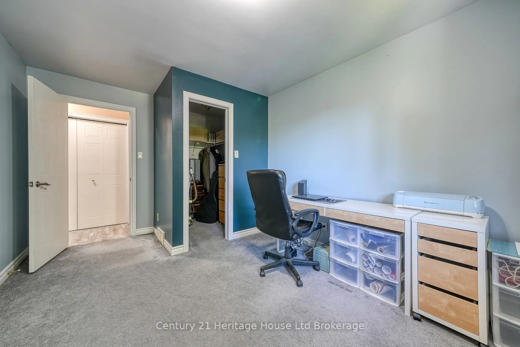 5 Mohican Drive