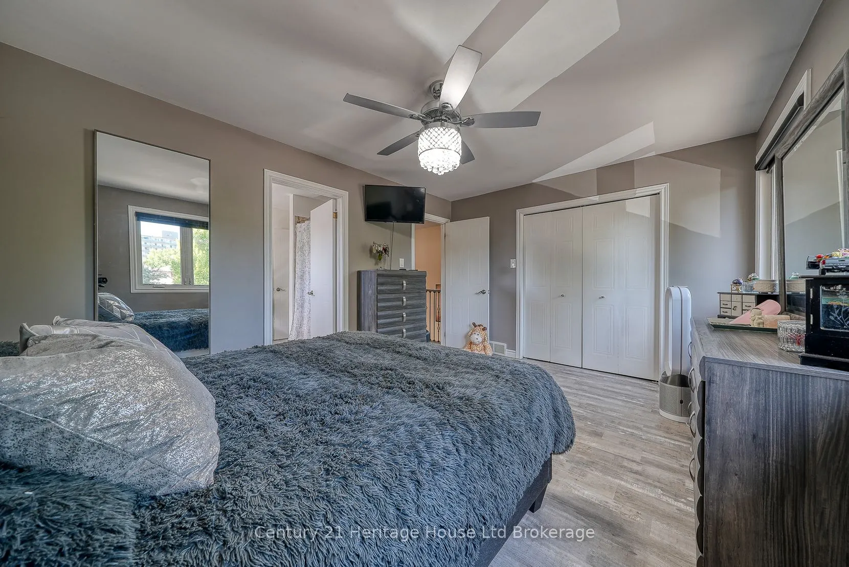 5 Mohican Drive
